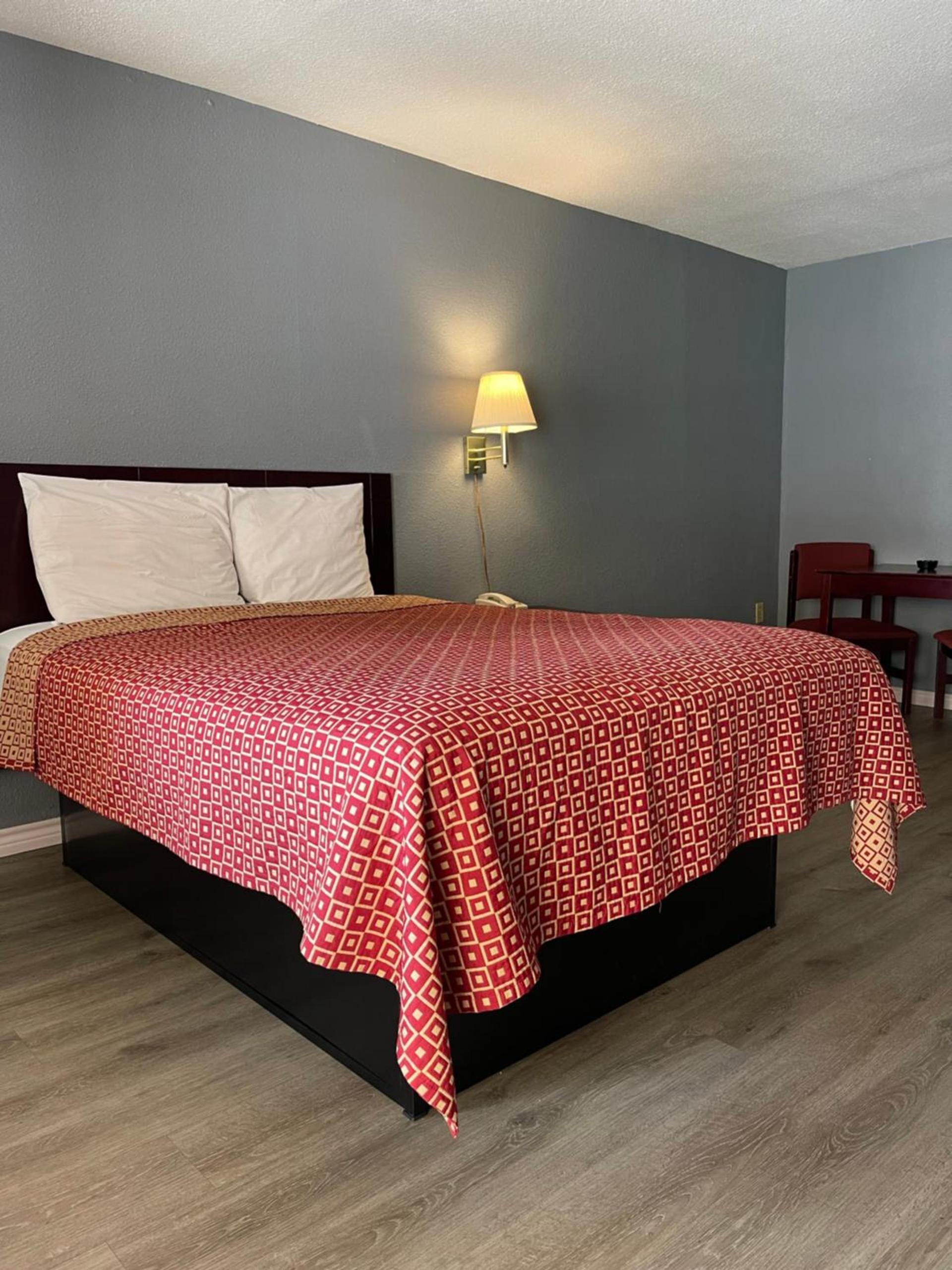 Majestic Inn photo 19