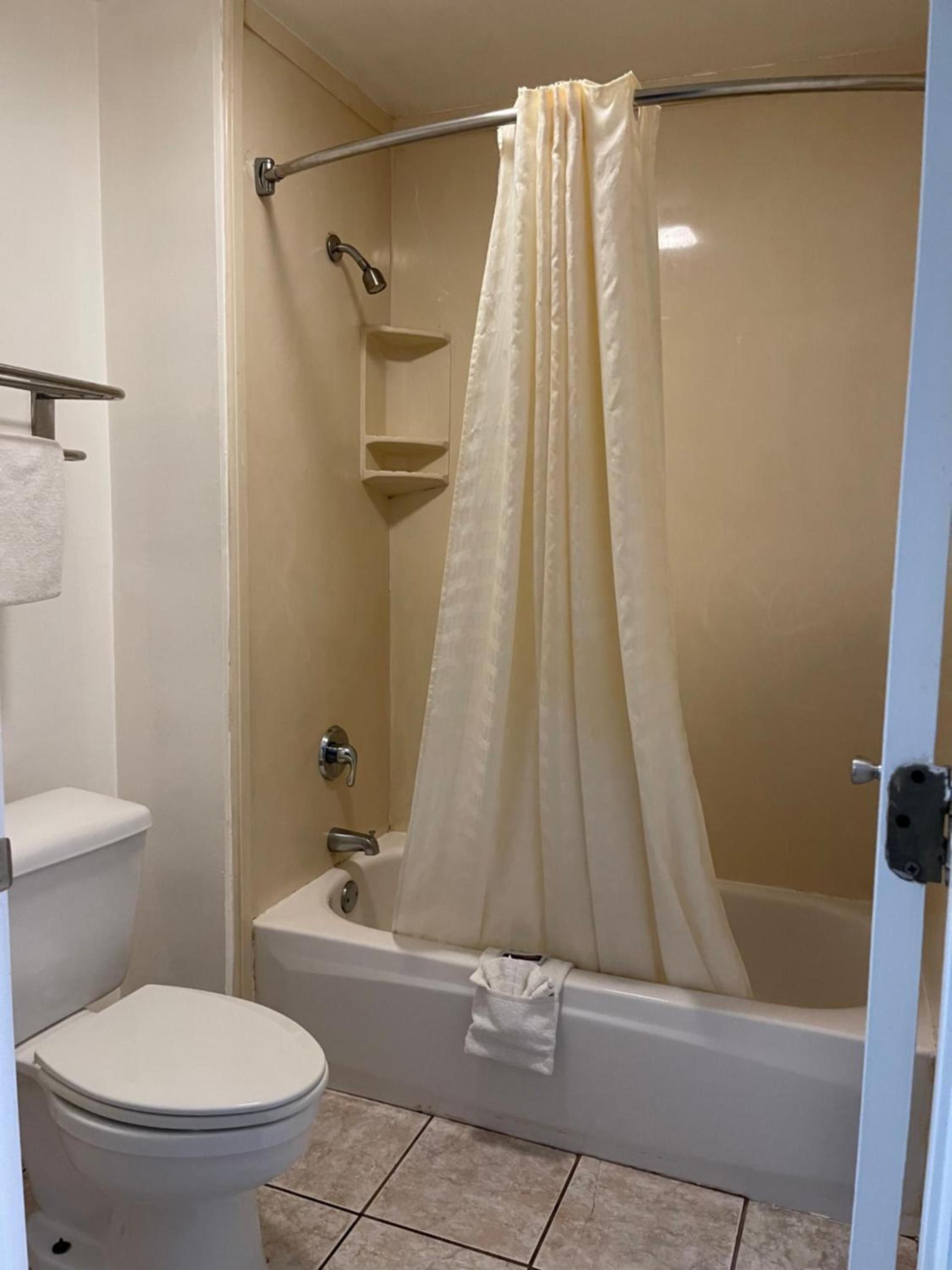 Majestic Inn photo 20