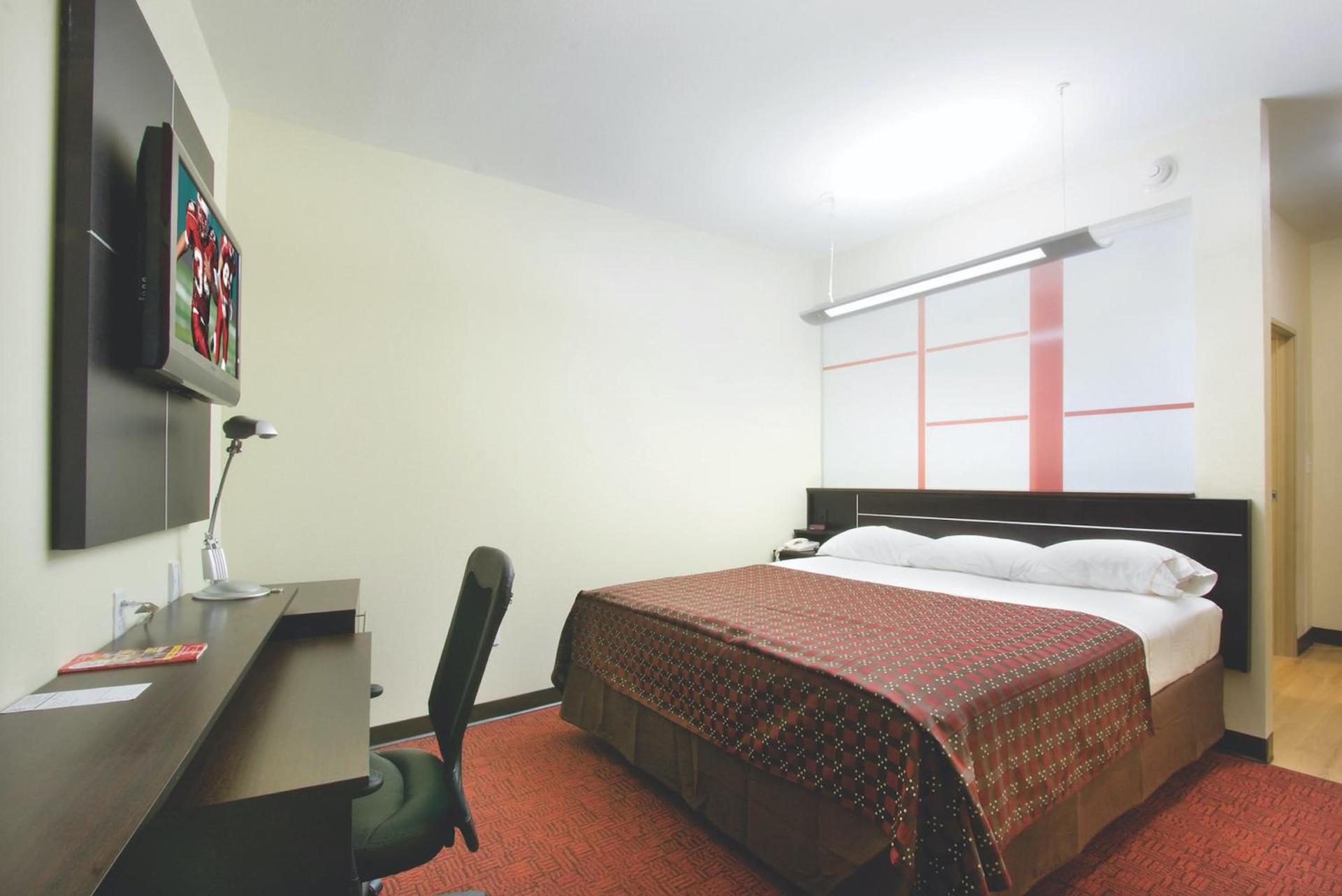 Red Roof Inn & Suites Beaumont photo 9
