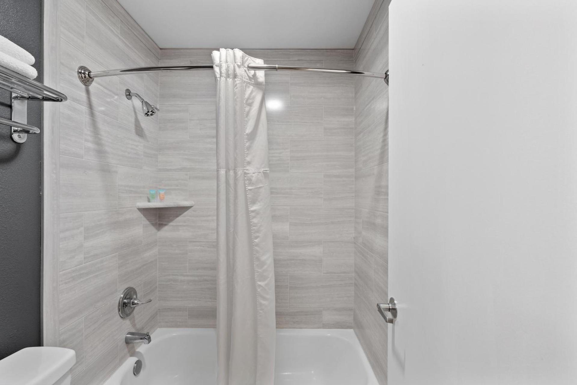 Basecamp Puyallup a Travelodge by Wyndham photo 21