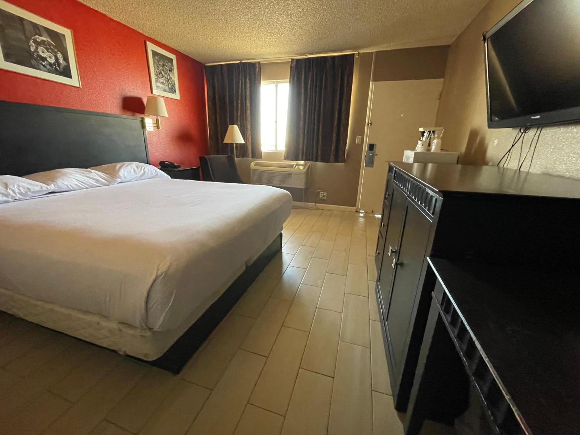 Travelodge by Wyndham Imperial - El Centro photo 23