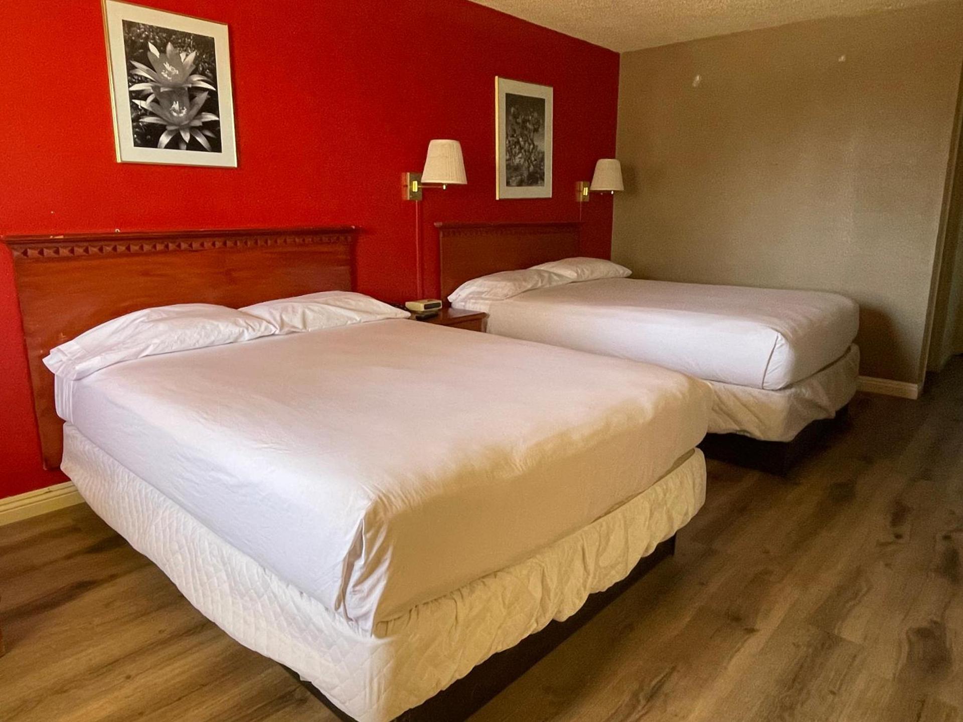 Travelodge by Wyndham Imperial - El Centro photo 7