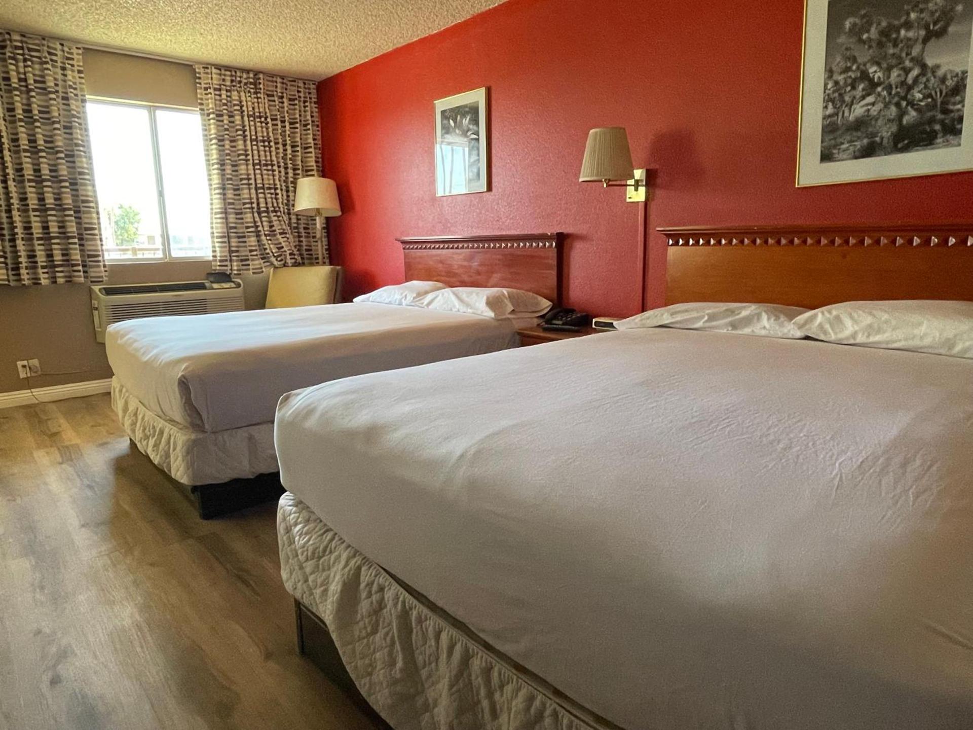 Travelodge by Wyndham Imperial - El Centro photo 2