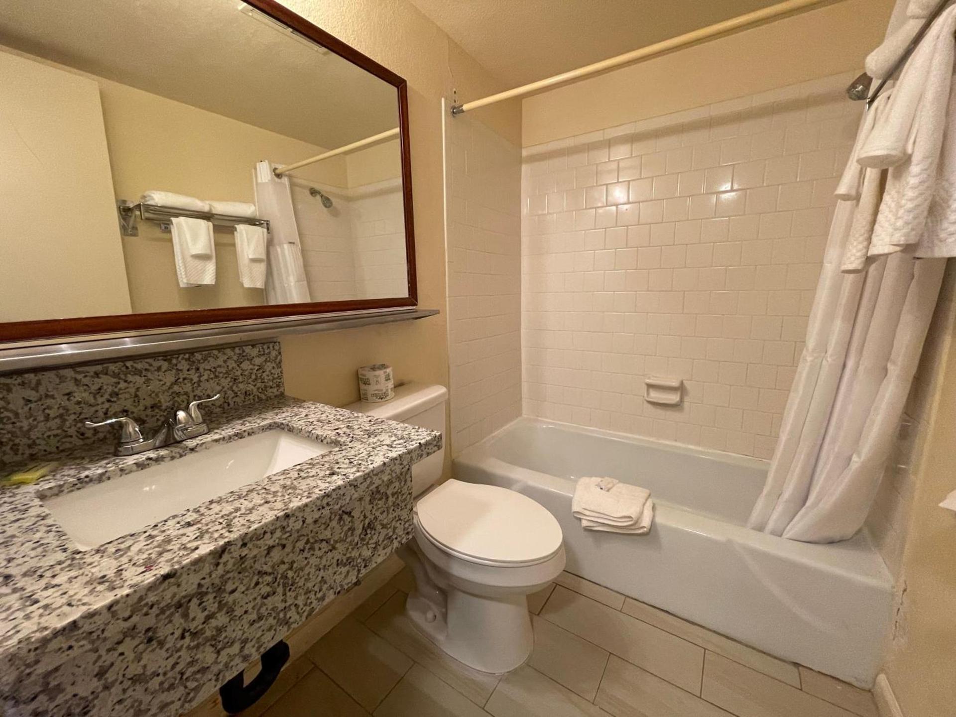 Travelodge by Wyndham Imperial - El Centro photo 5
