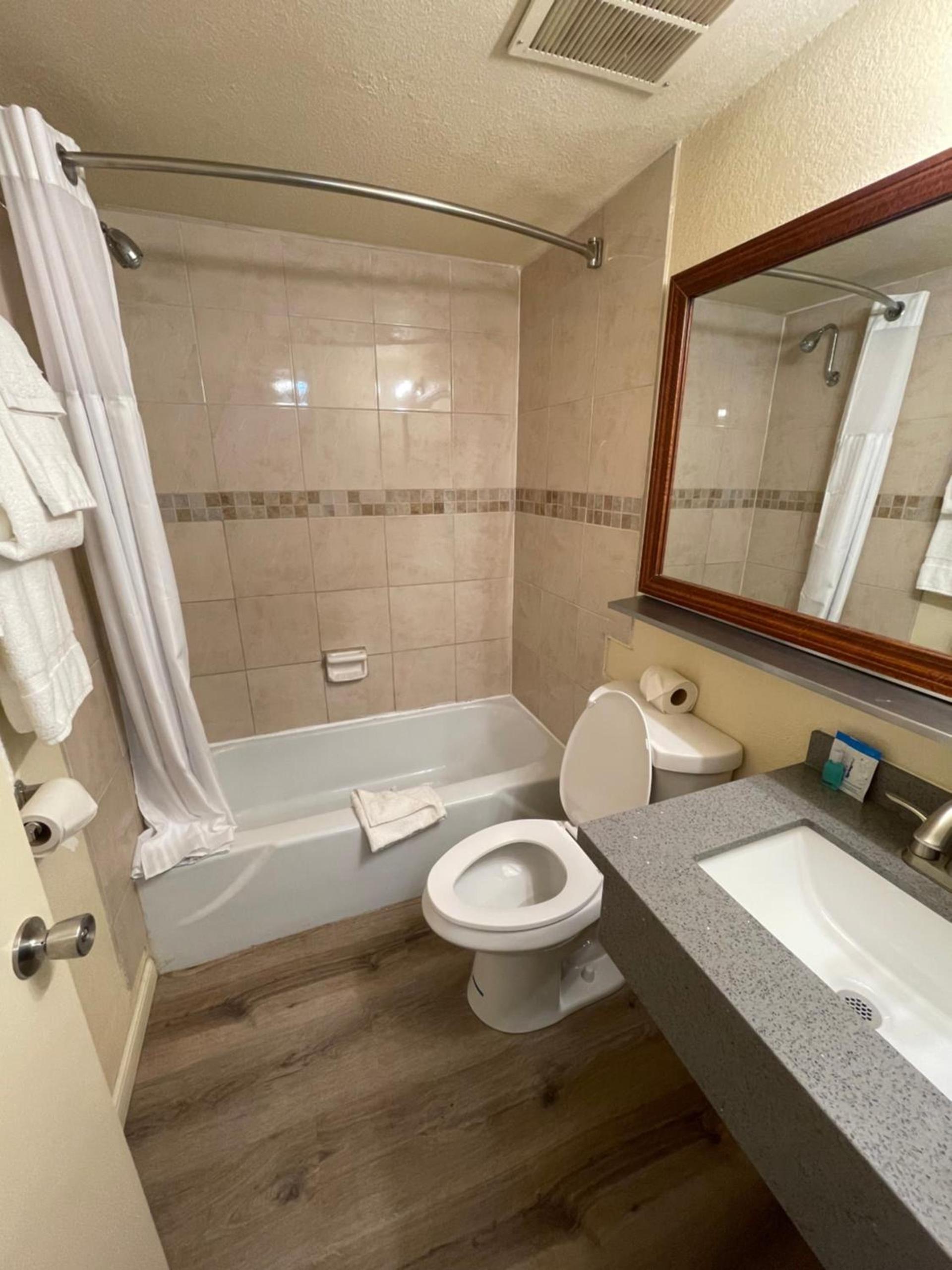 Travelodge by Wyndham Imperial - El Centro photo 3