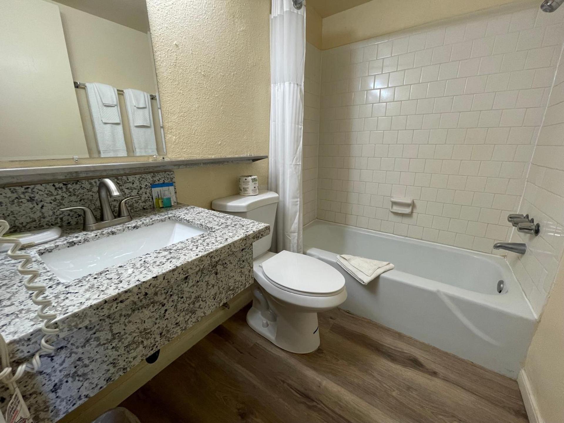 Travelodge by Wyndham Imperial - El Centro photo 6