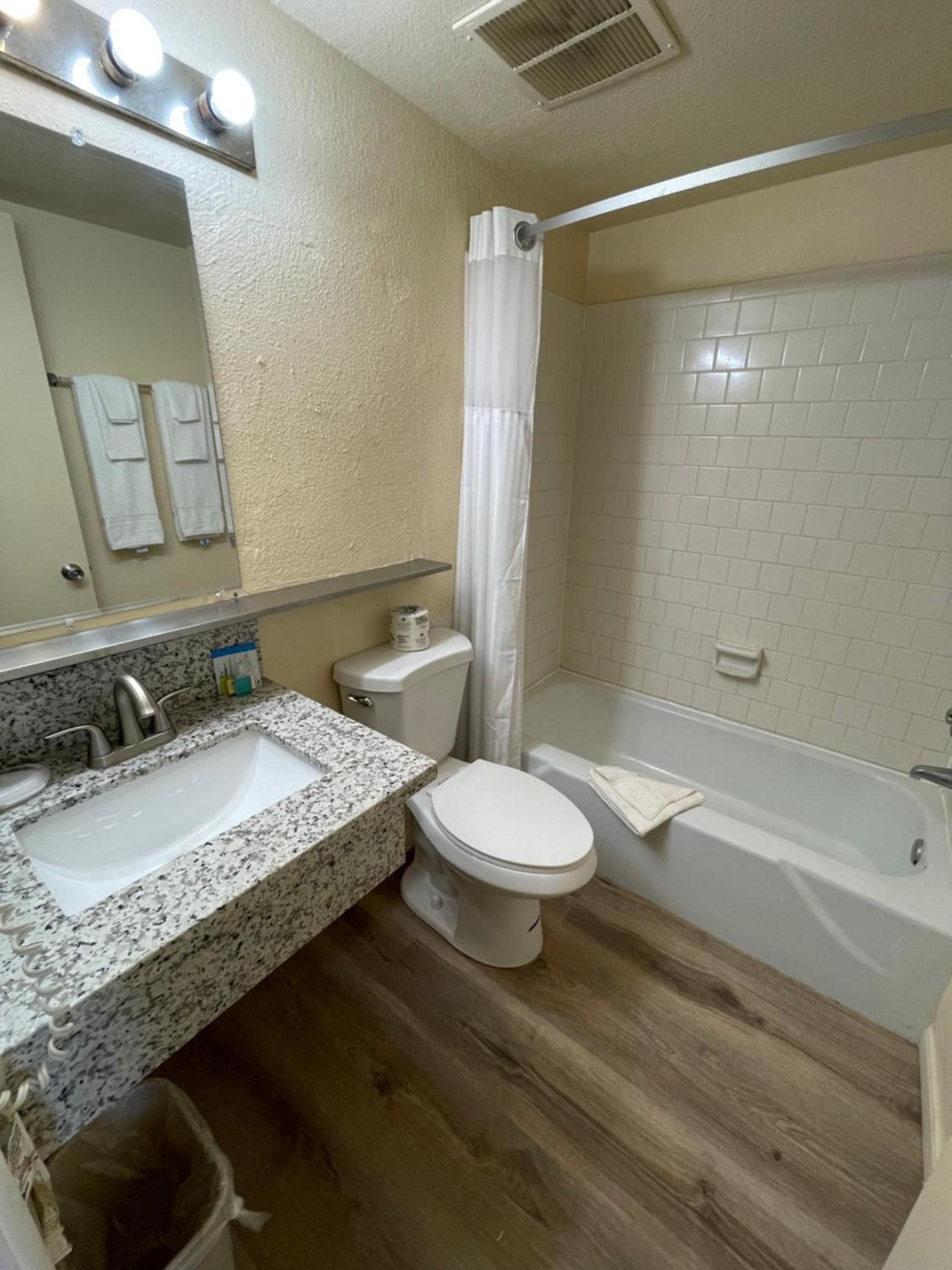 Travelodge by Wyndham Imperial - El Centro photo 27