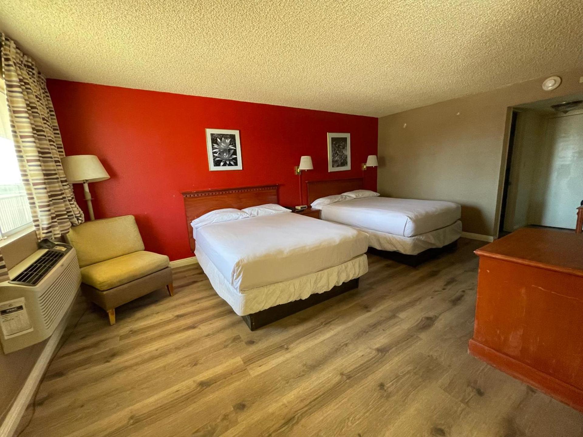 Travelodge by Wyndham Imperial - El Centro photo 13