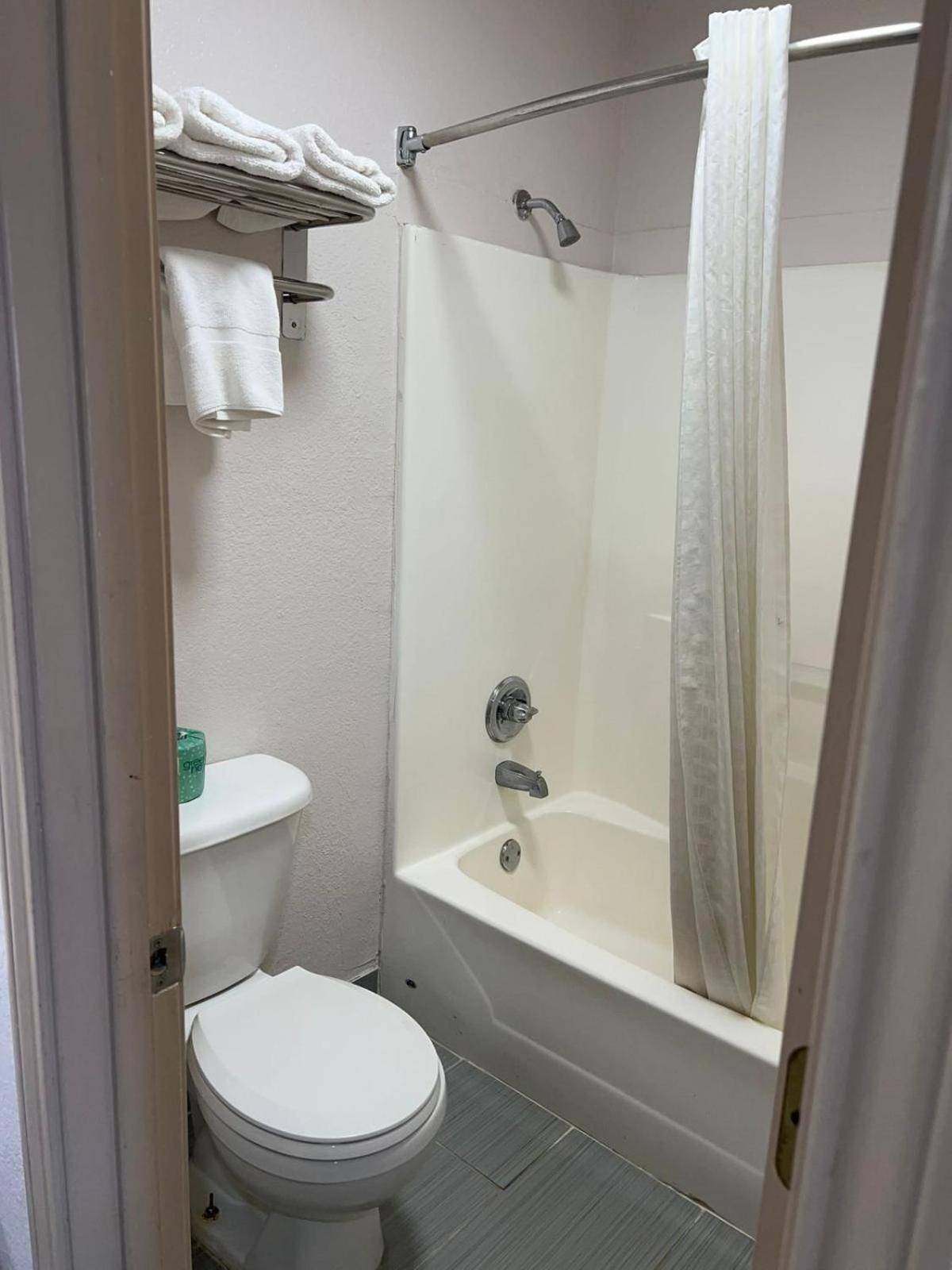 Country Hill Inn & Suite Eagle Pass photo 33