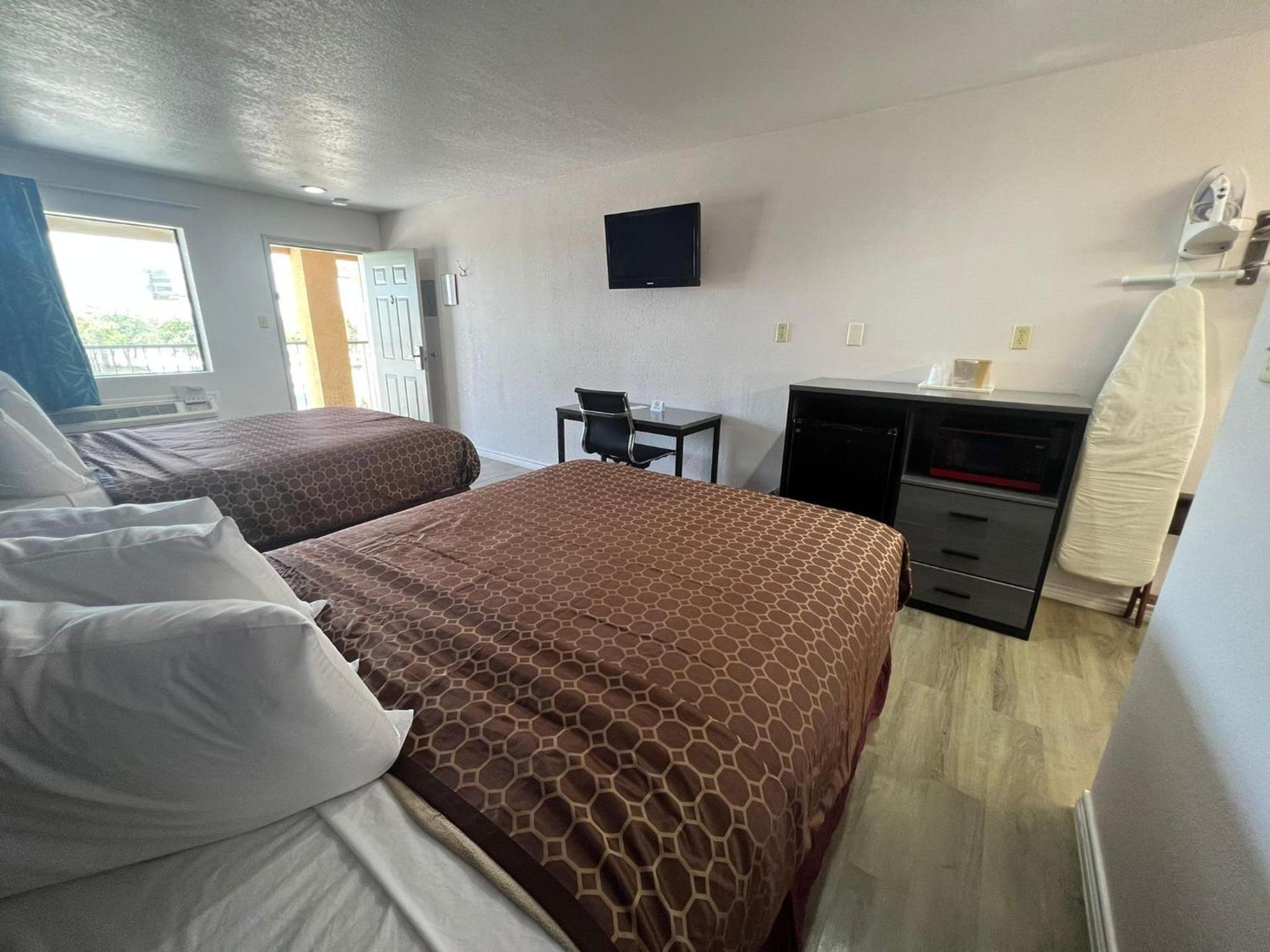 Country Hill Inn & Suite Eagle Pass photo 32