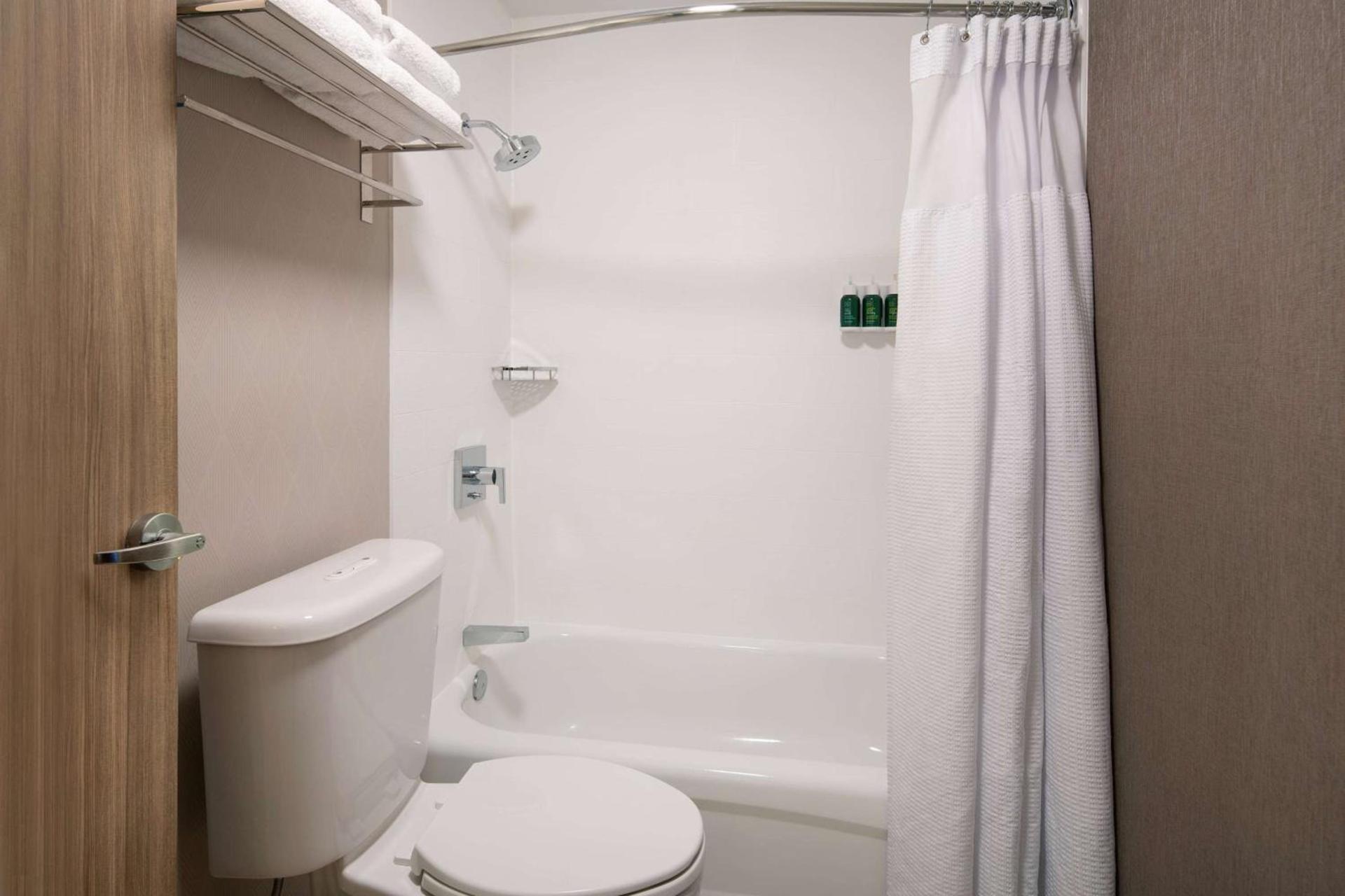 Sonesta Select Seattle Renton Suites photo 10