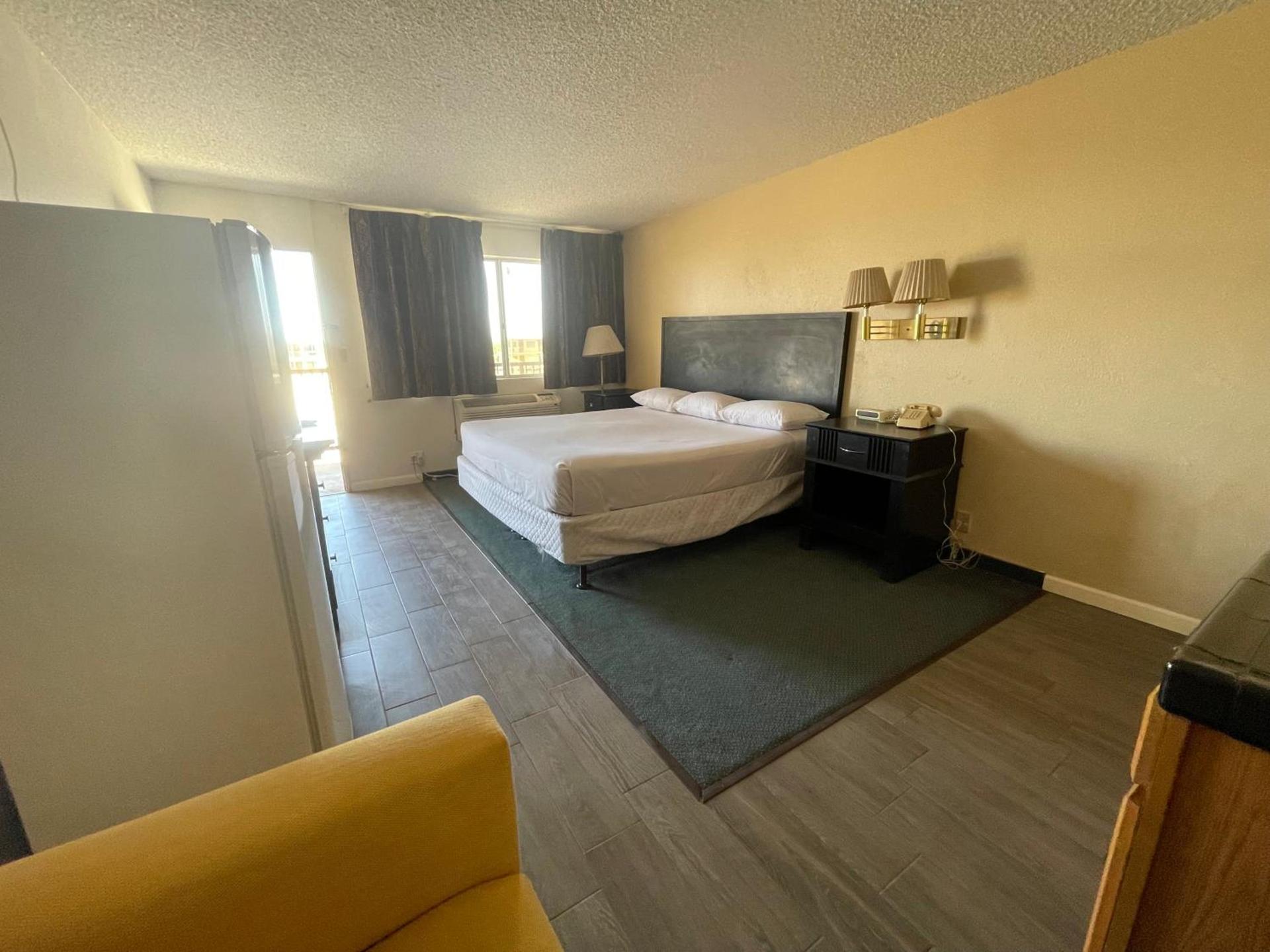 Travelodge by Wyndham Imperial - El Centro photo 26