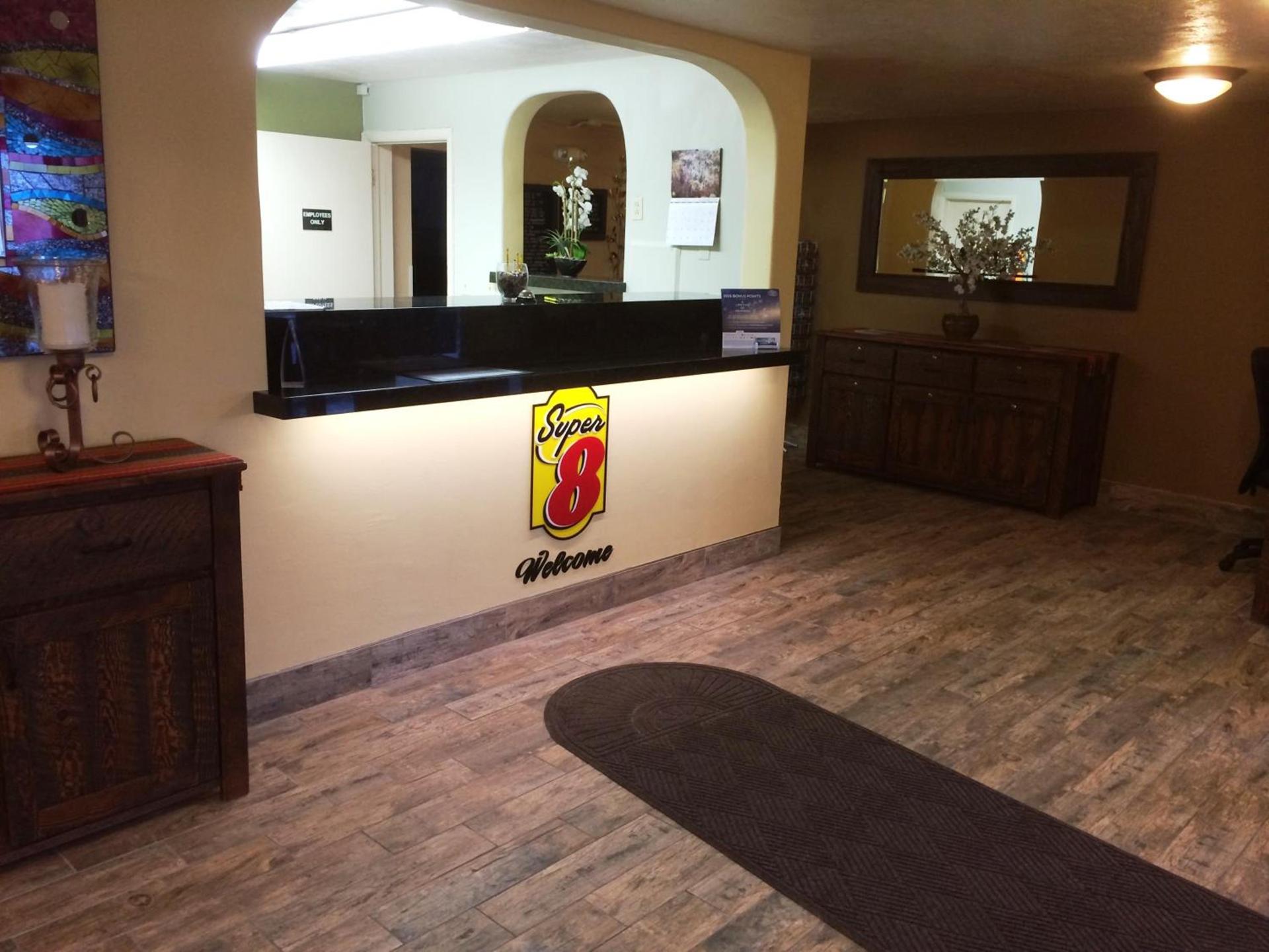 Super 8 by Wyndham Idaho Falls photo 11