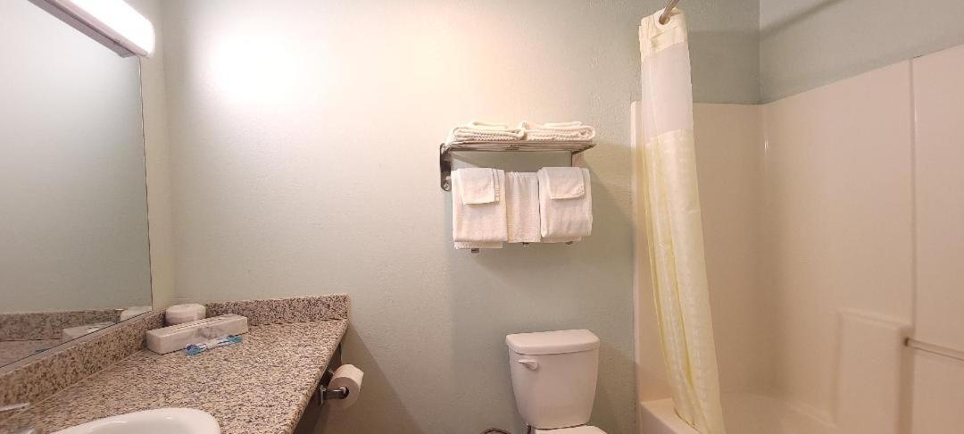 Sycamore Inn Chico University Area photo 26