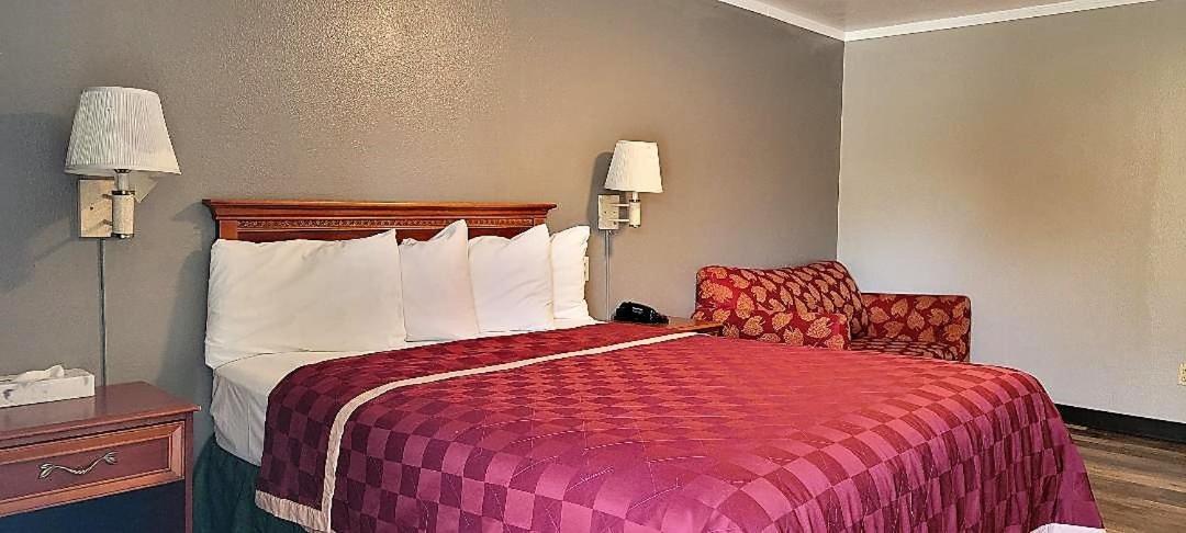 Sycamore Inn Chico University Area photo 47