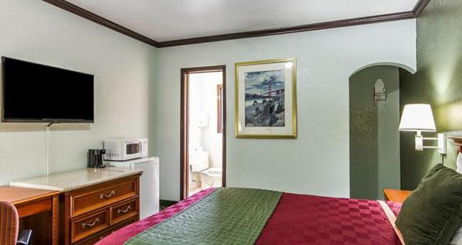 Sycamore Inn Chico University Area photo 51