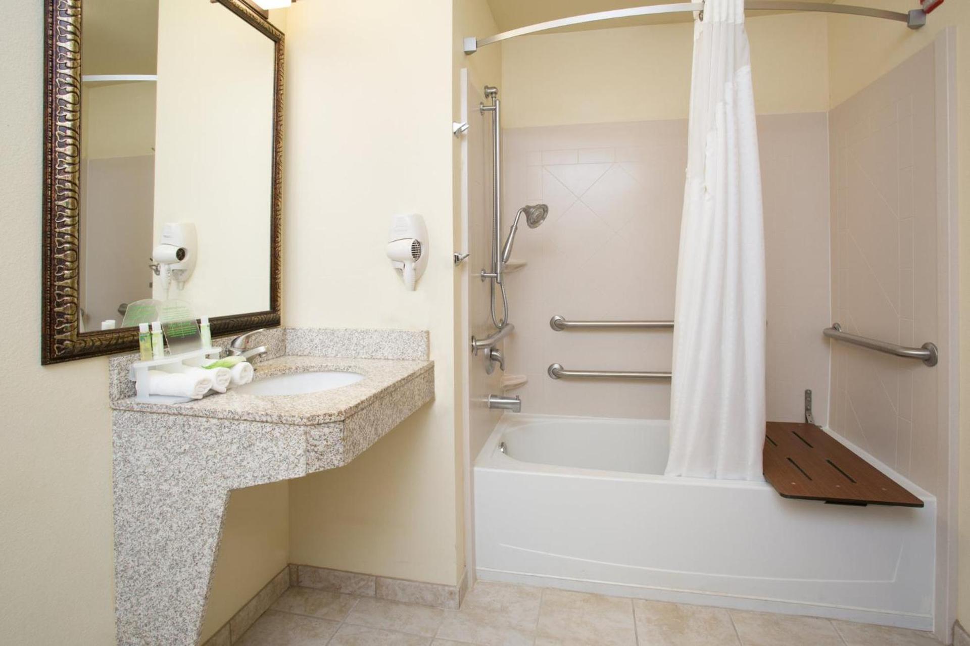 Holiday Inn Express Hotel & Suites Las Vegas NM by IHG photo 85