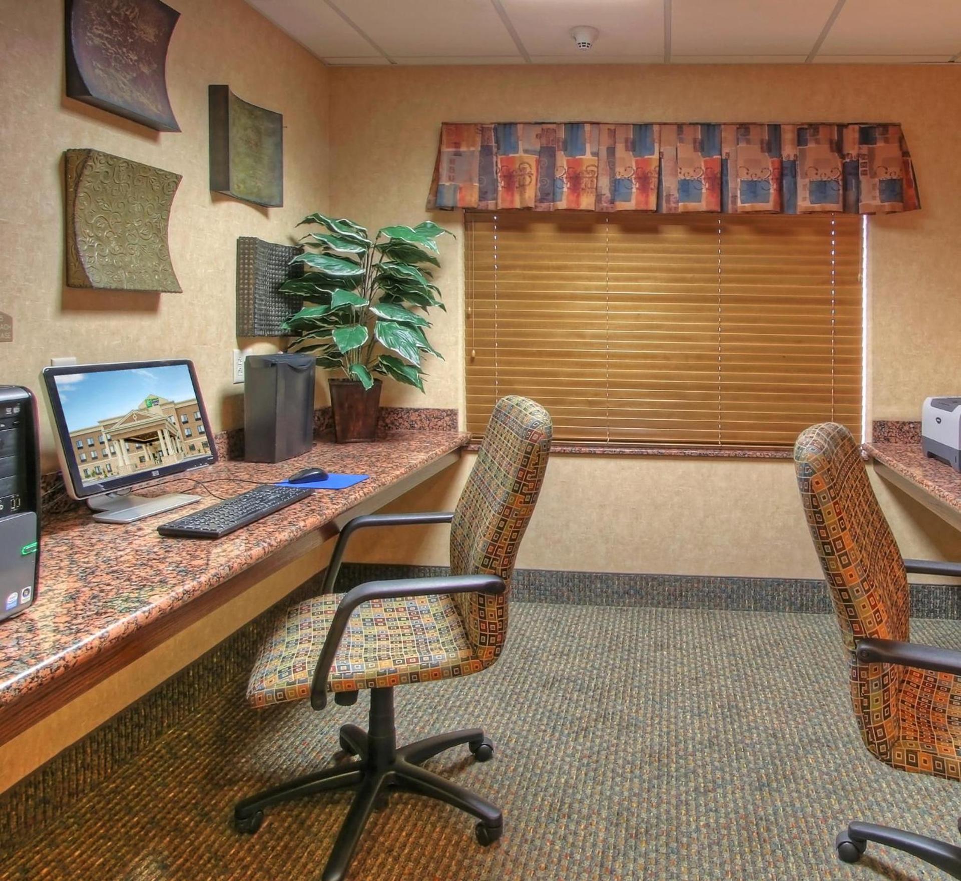 Holiday Inn Express Hotel & Suites Las Vegas NM by IHG photo 87