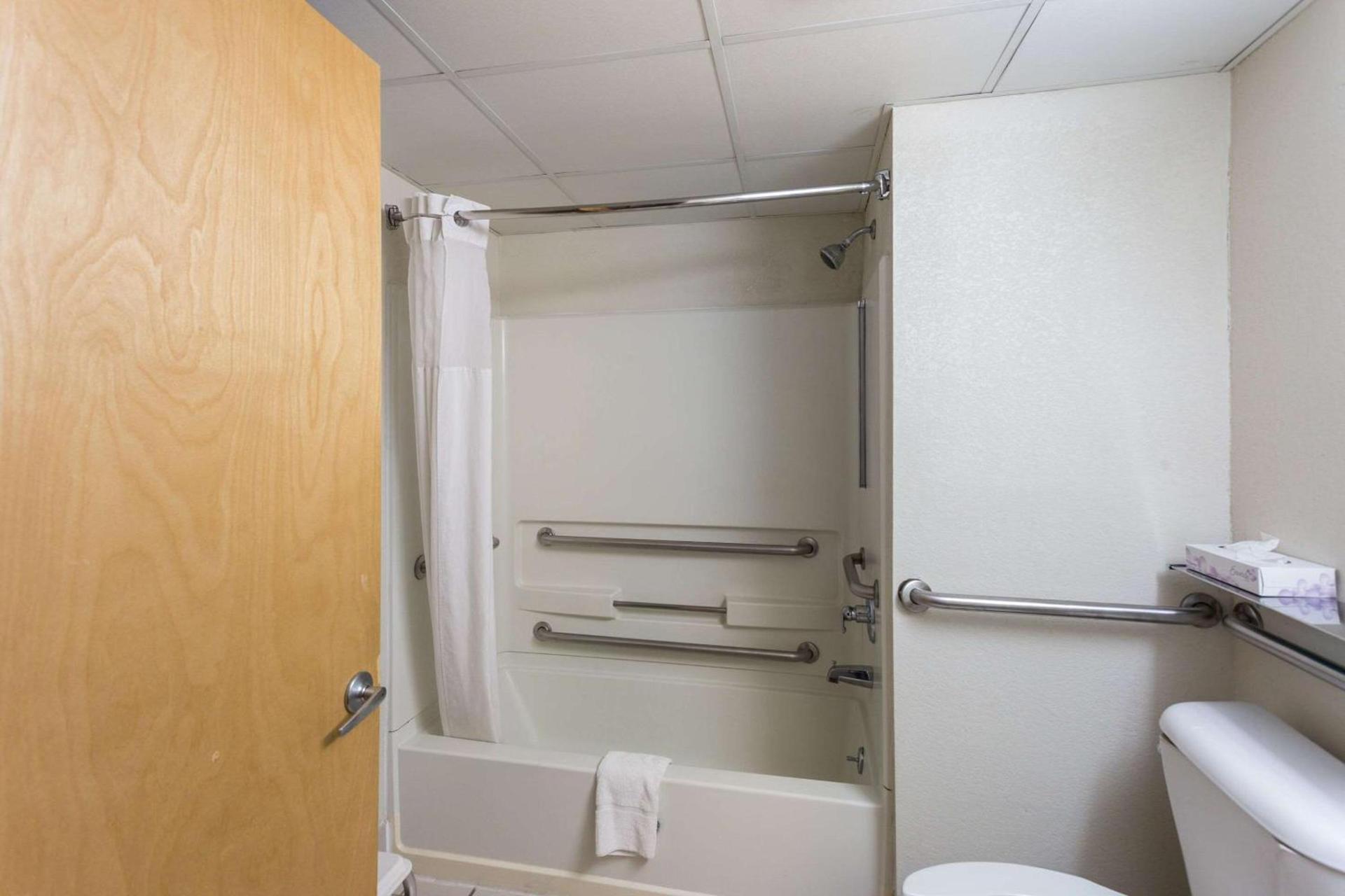 Quality Inn Albany Colonie photo 7