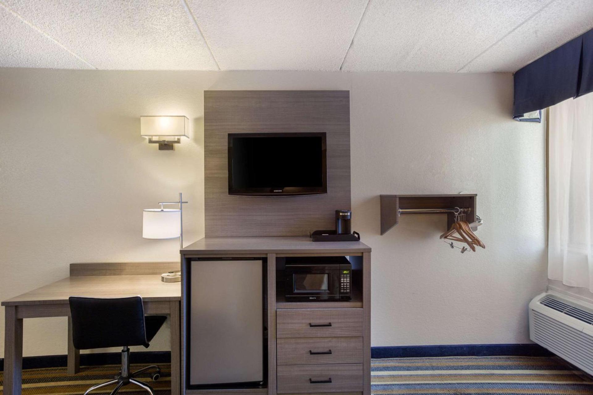Quality Inn Albany Colonie photo 9
