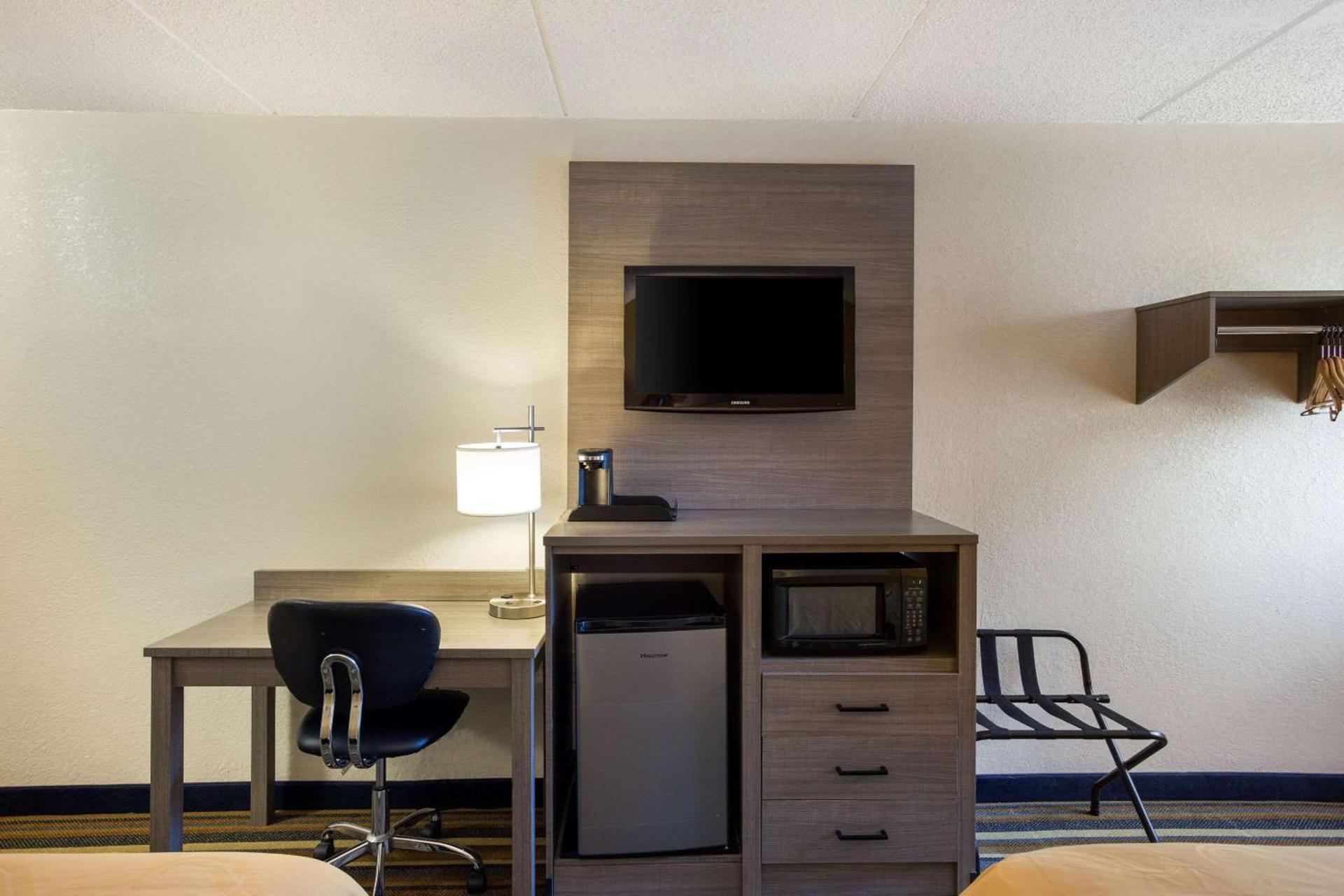 Quality Inn Albany Colonie photo 17