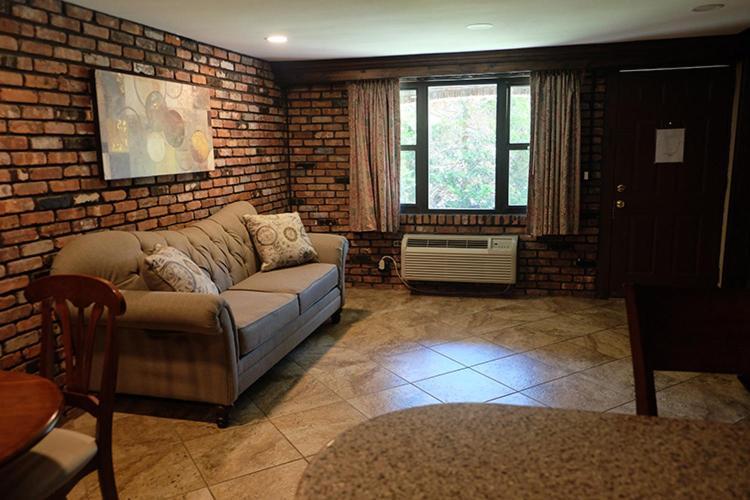 Chalet Inn & Suites photo 14