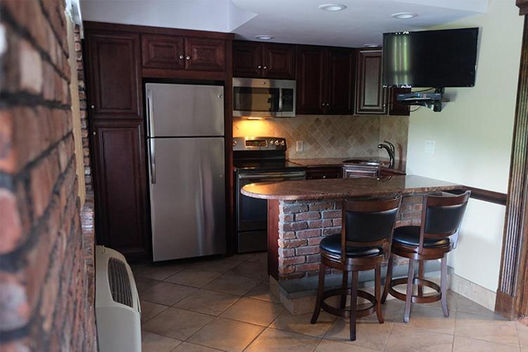 Chalet Inn & Suites photo 16