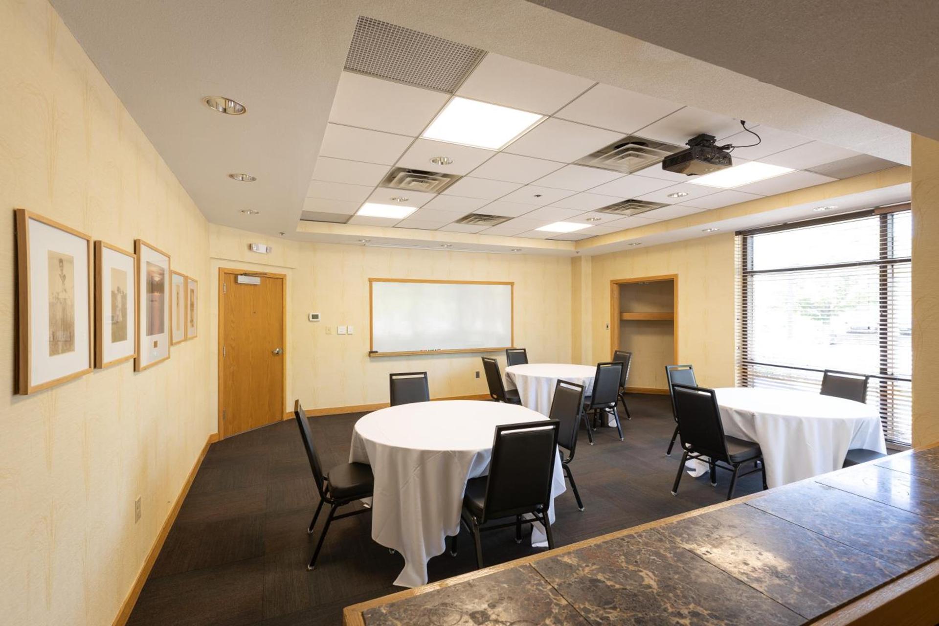Gateway Hotel and Conference Center photo 16
