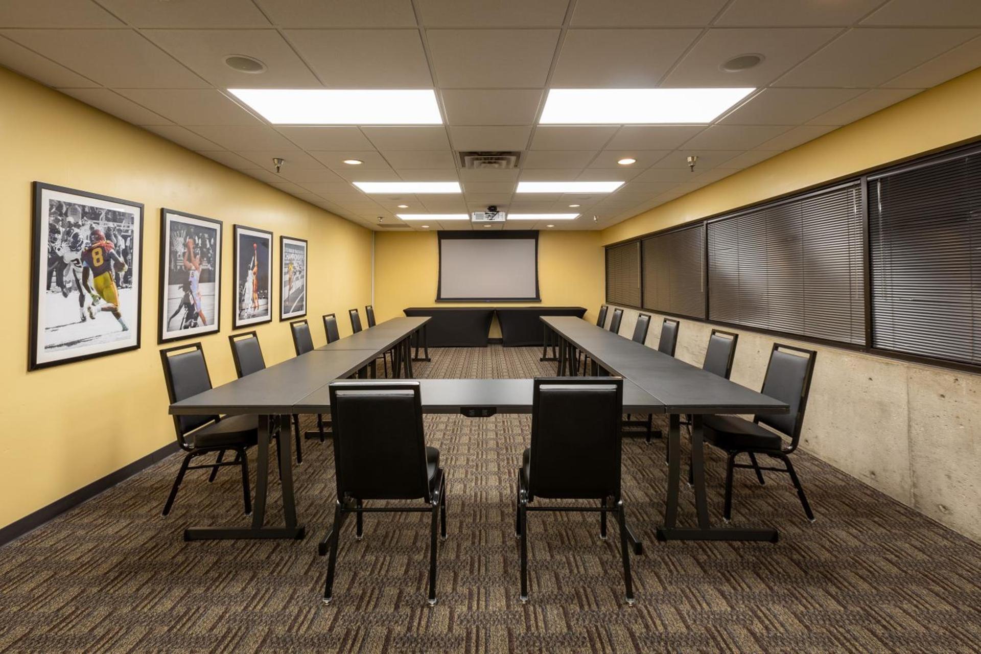 Gateway Hotel and Conference Center photo 24