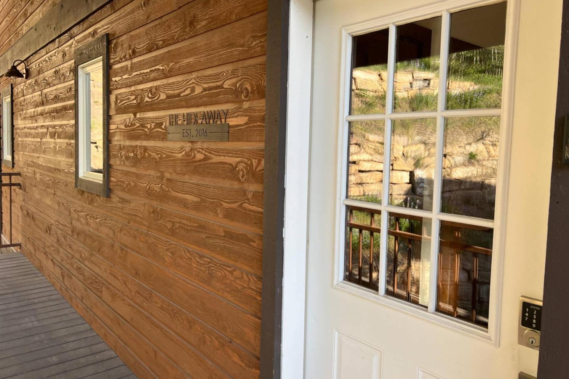 Outlaw Hideaway photo 37