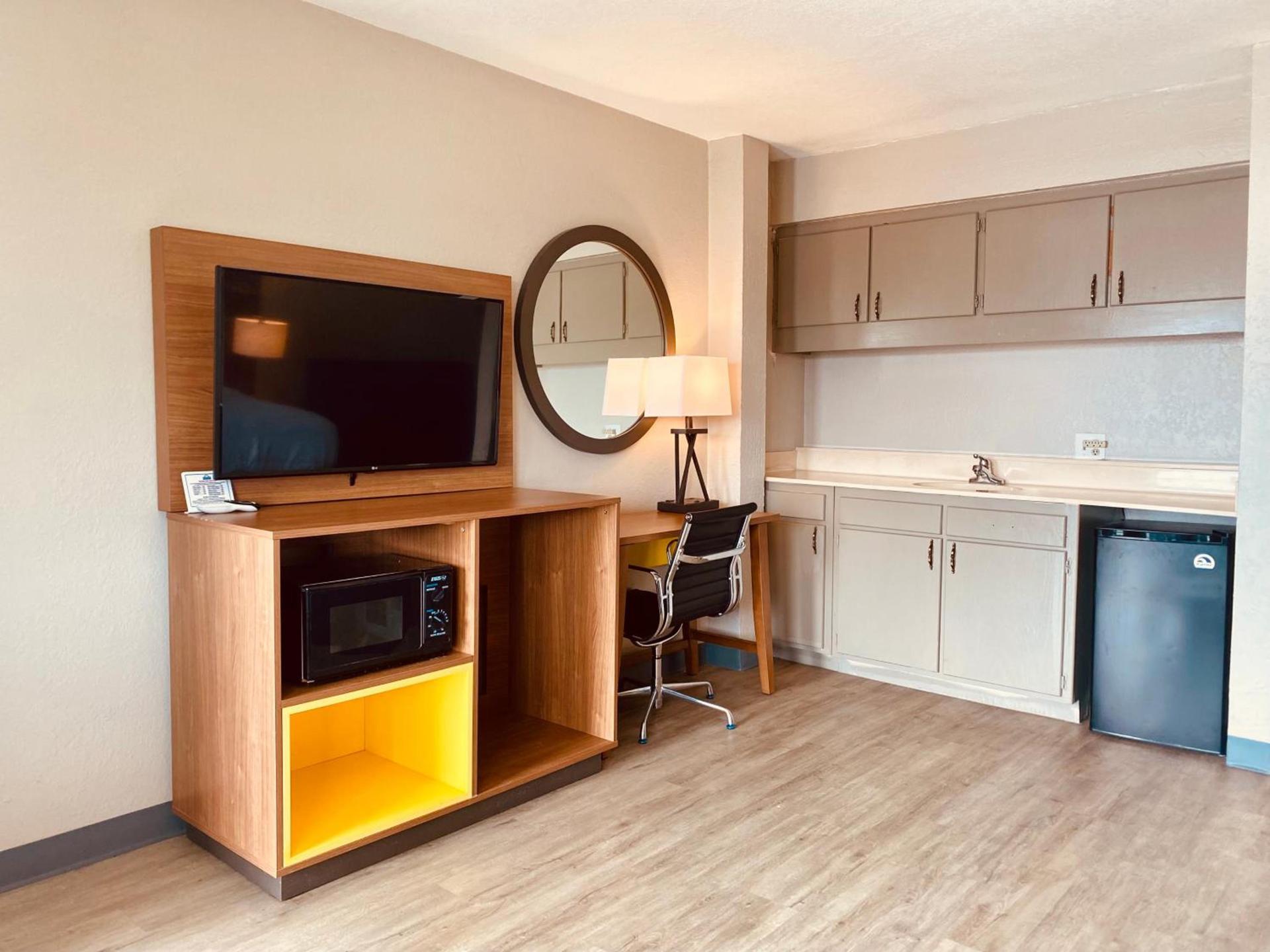Days Inn by Wyndham Ardmore photo 2