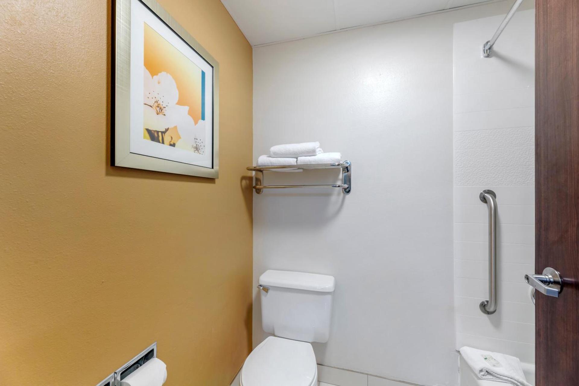 Quality Inn & Suites Sandusky photo 10