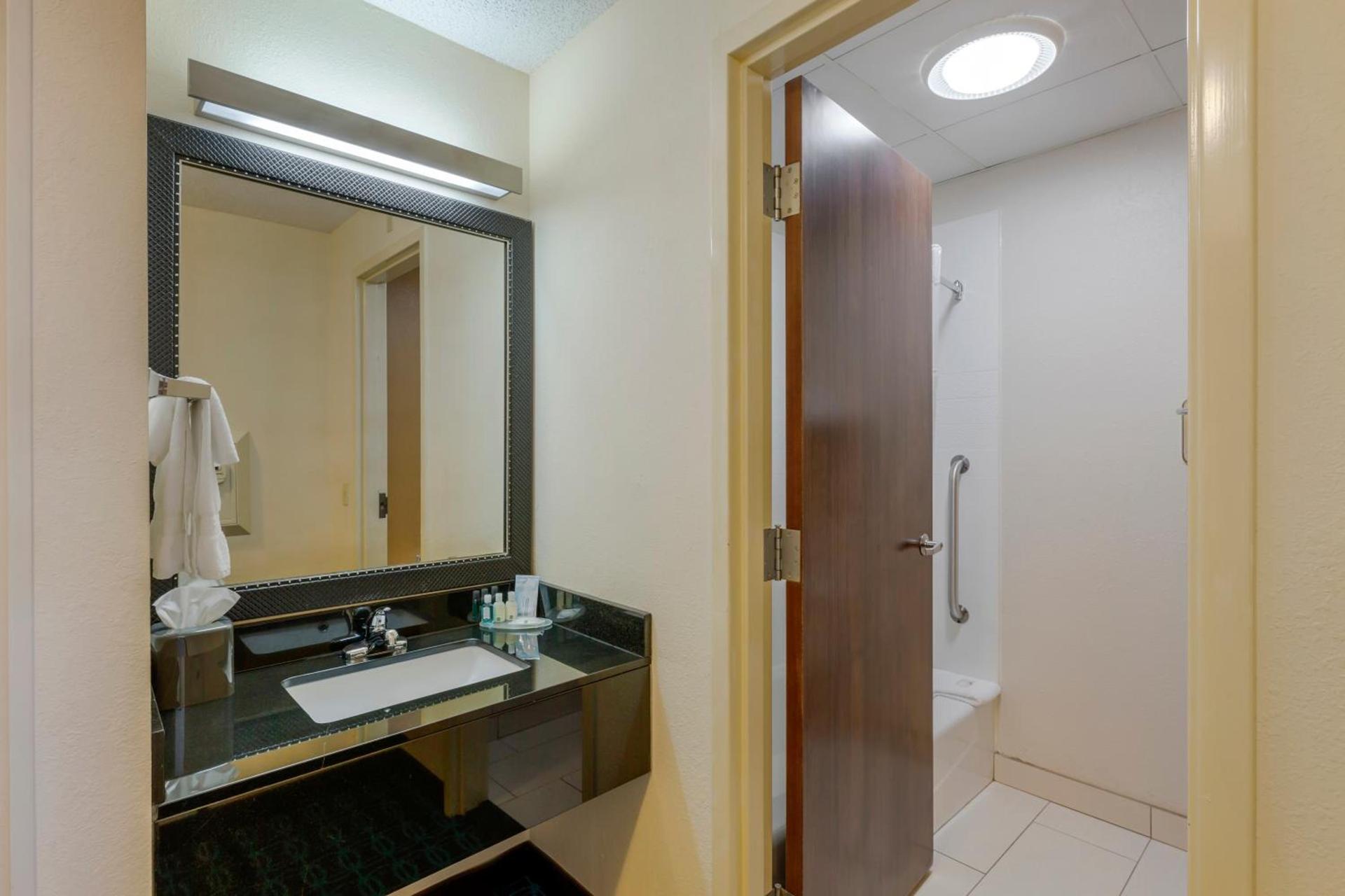 Quality Inn & Suites Sandusky photo 11