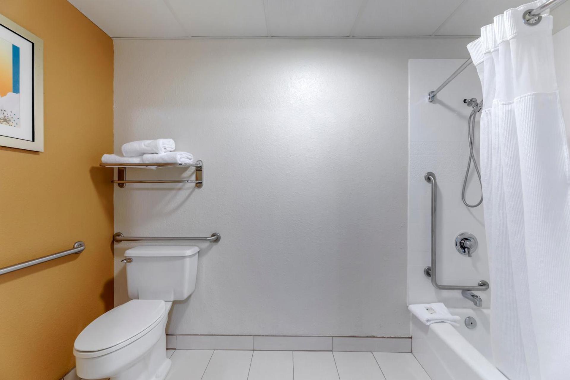 Quality Inn & Suites Sandusky photo 12