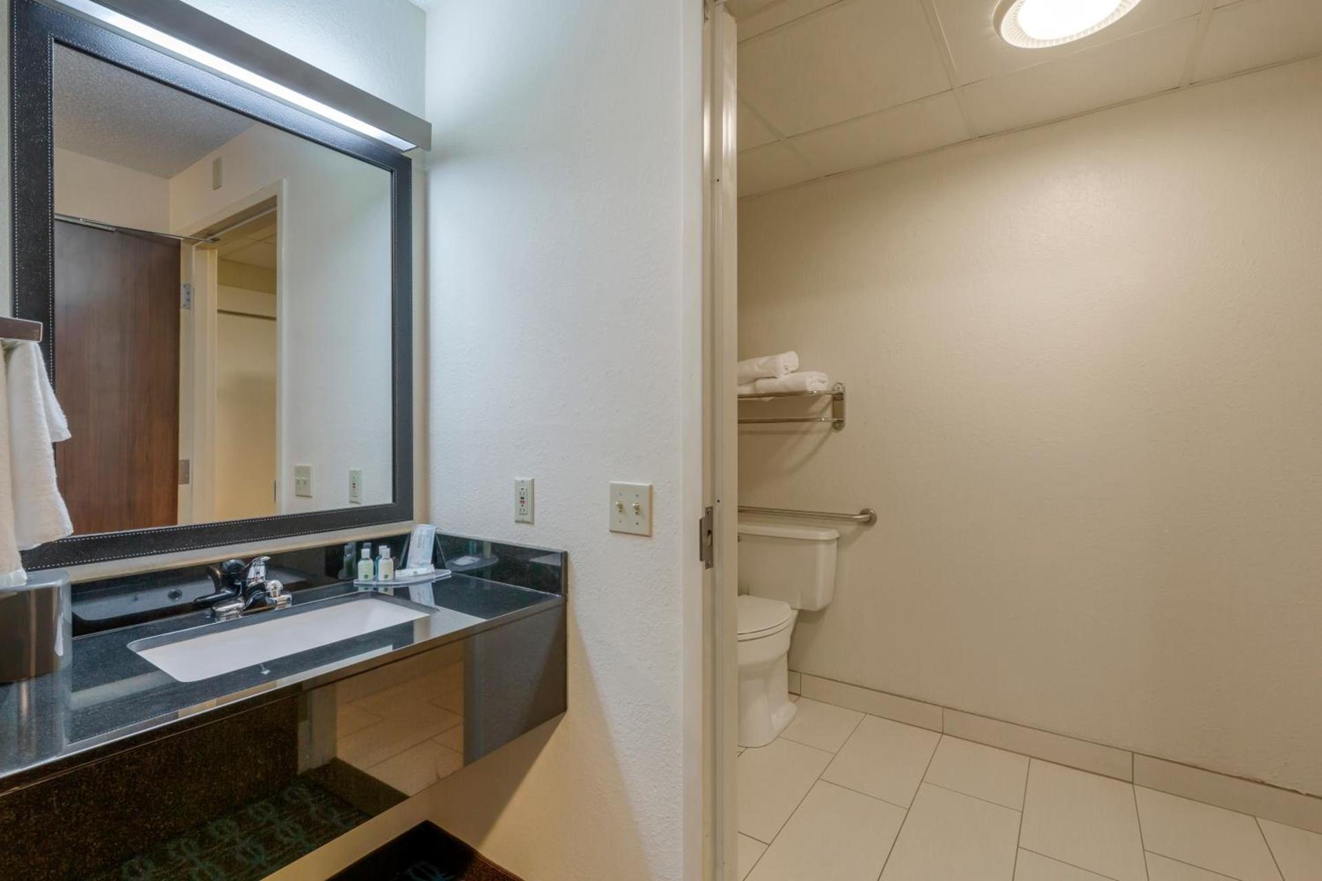 Quality Inn & Suites Sandusky photo 13