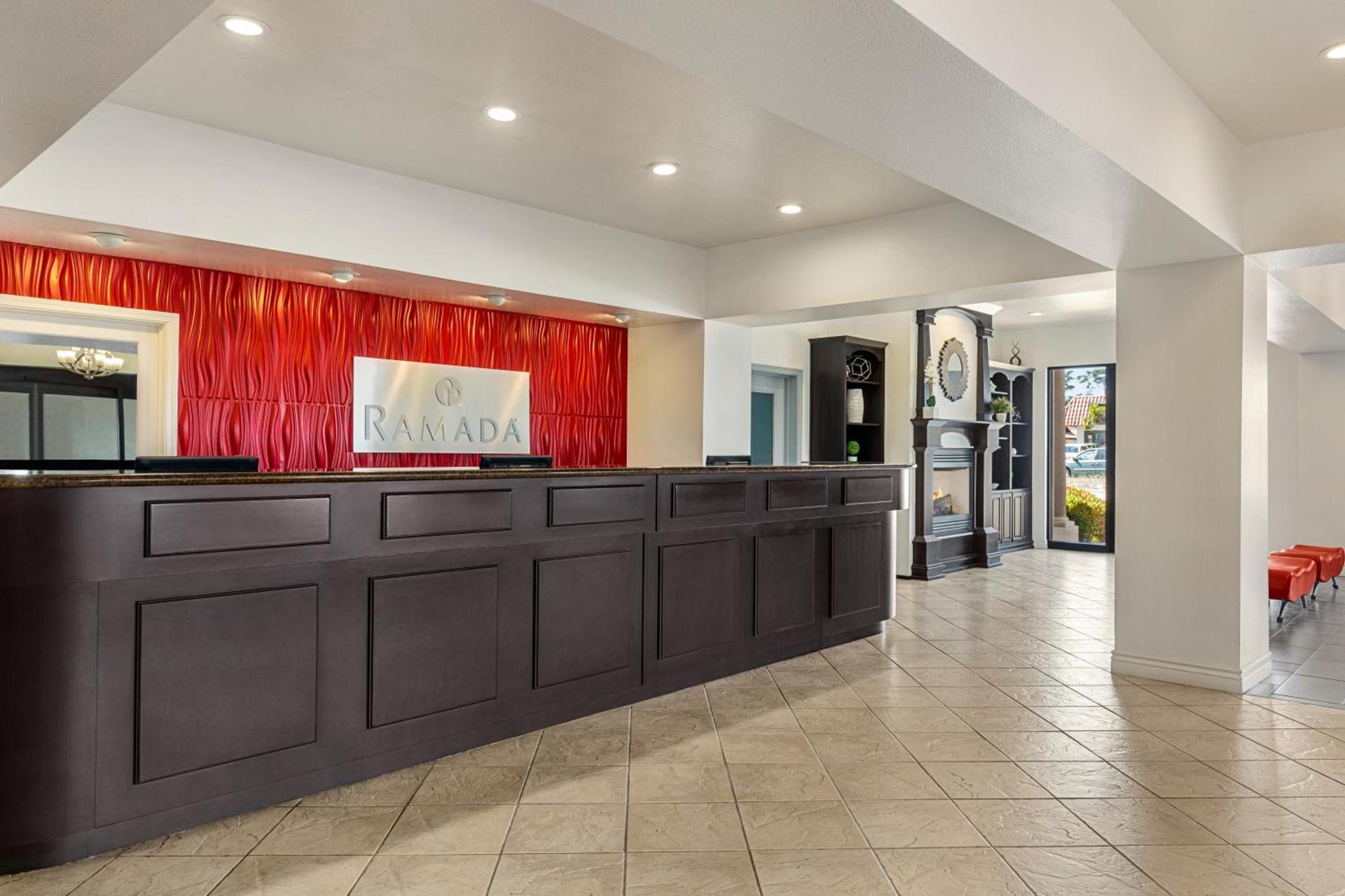 Ramada by Wyndham Marina photo 43