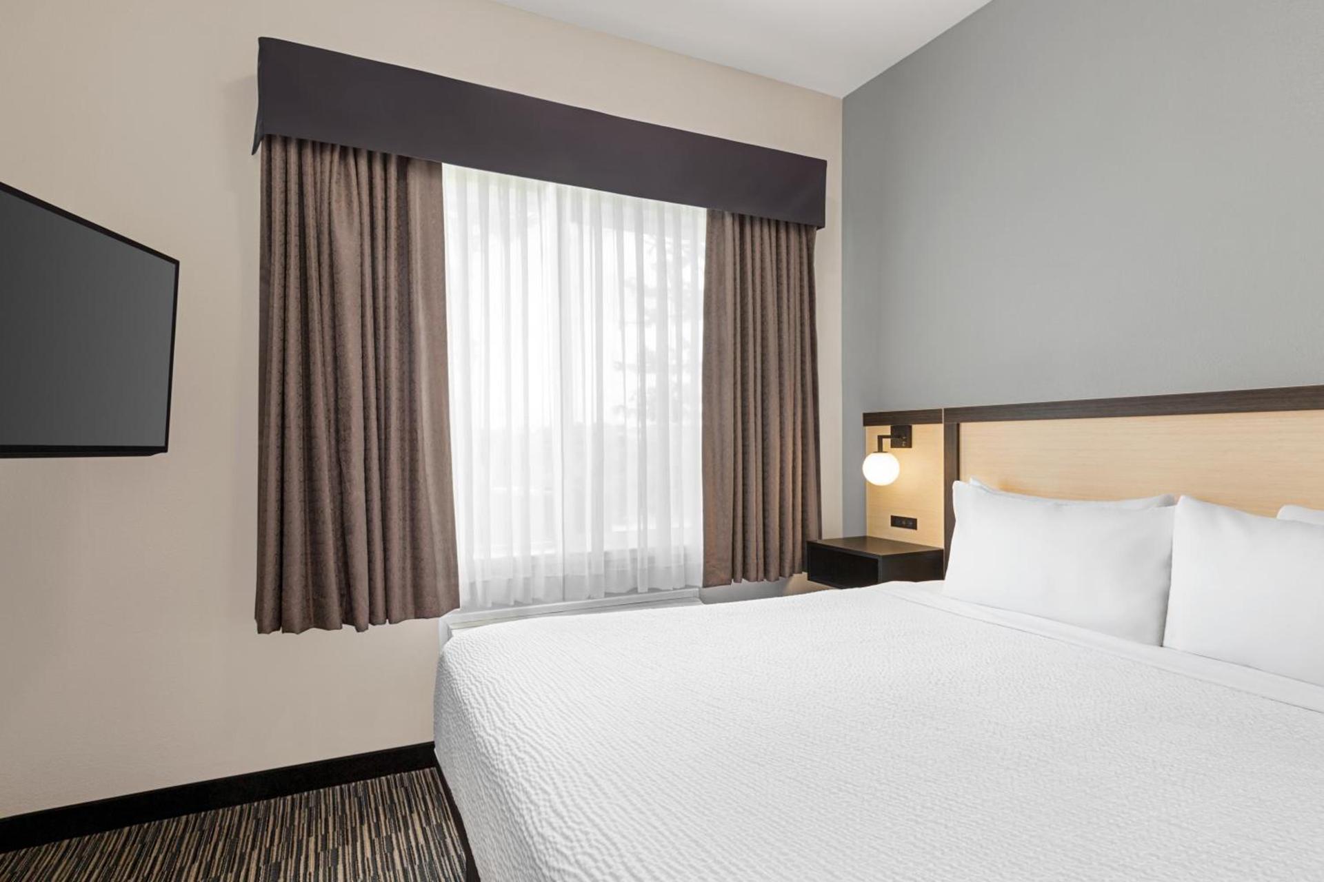 Ramada by Wyndham Marina photo 50