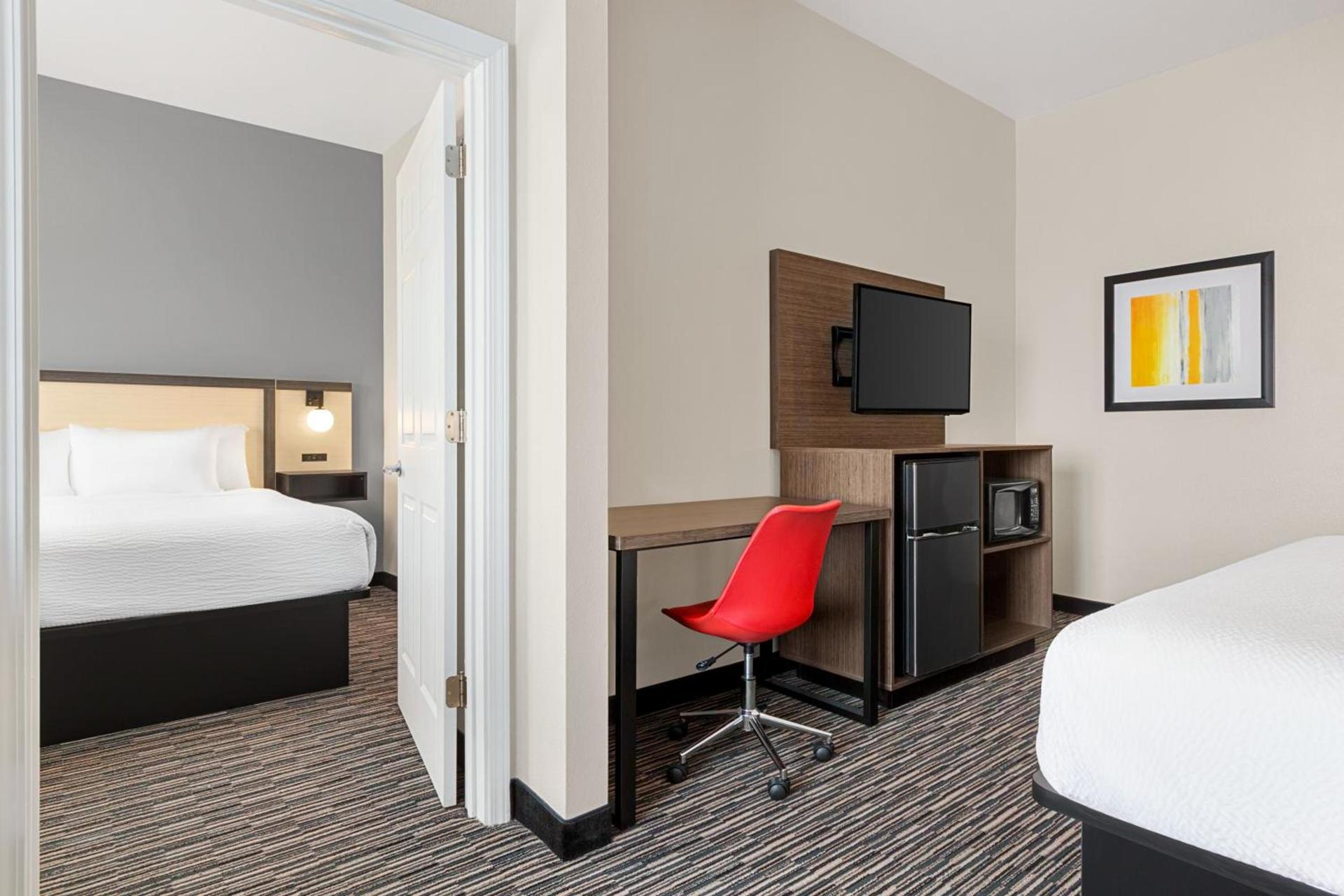 Ramada by Wyndham Marina photo 51