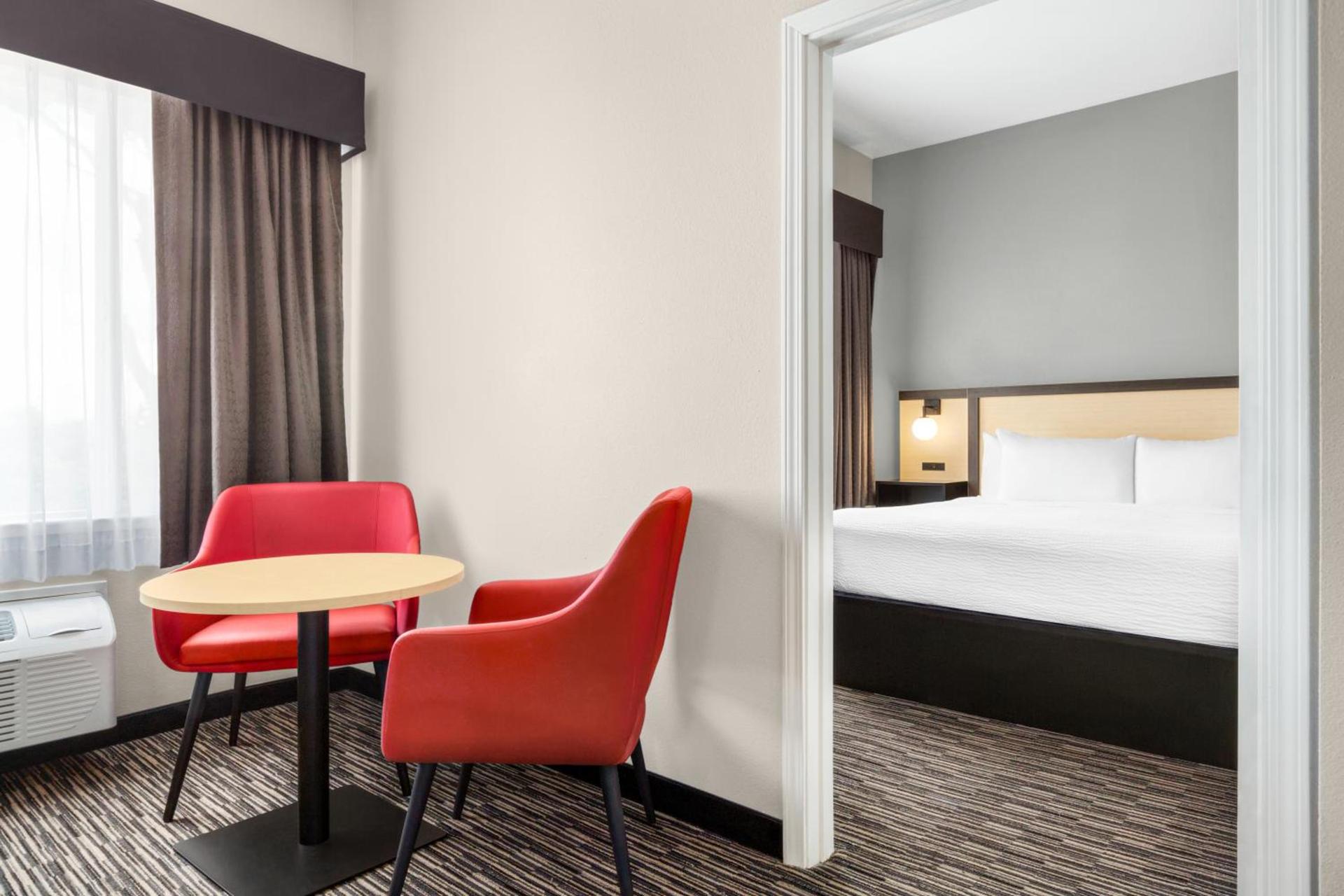 Ramada by Wyndham Marina photo 53