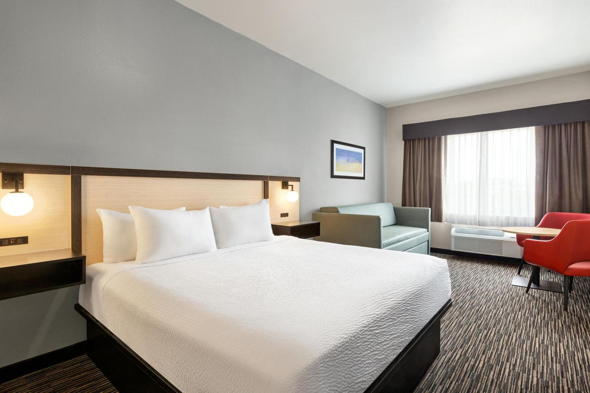 Ramada by Wyndham Marina photo 55