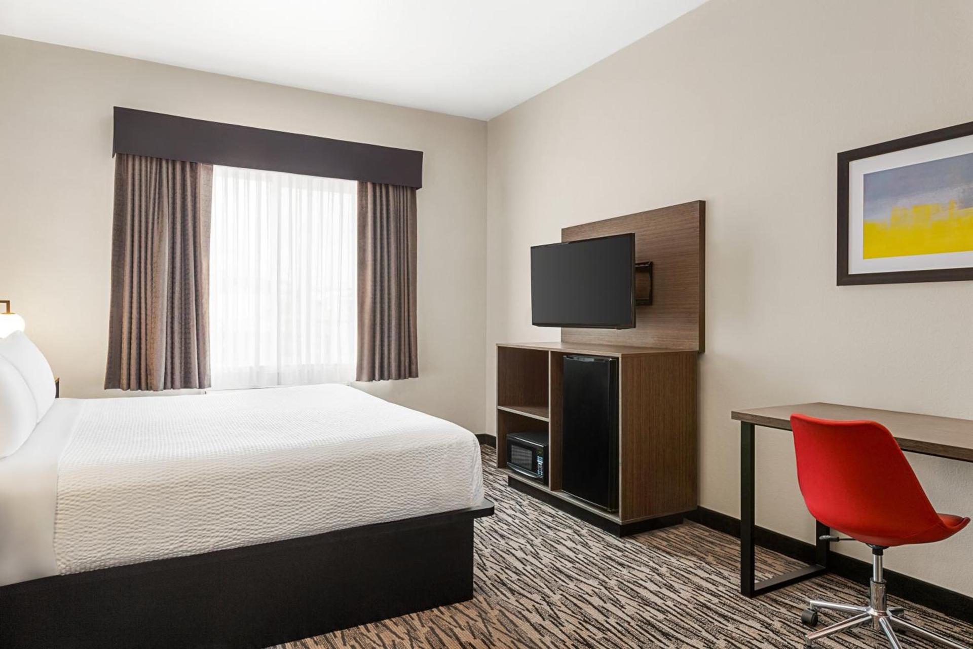 Ramada by Wyndham Marina photo 59