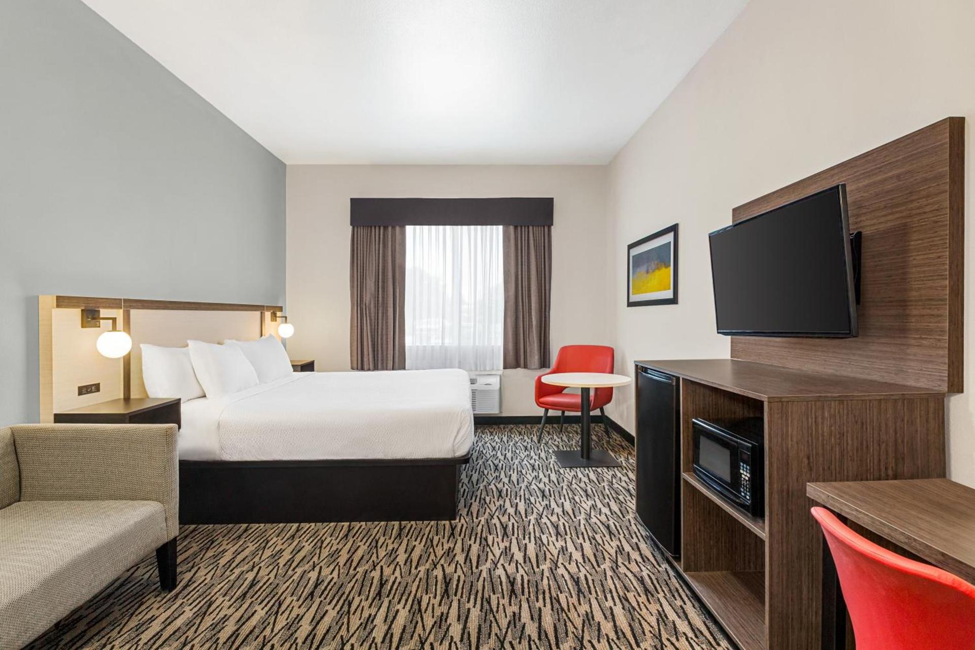 Ramada by Wyndham Marina photo 60