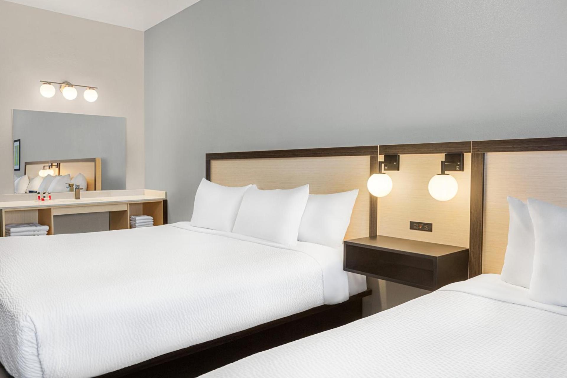 Ramada by Wyndham Marina photo 69