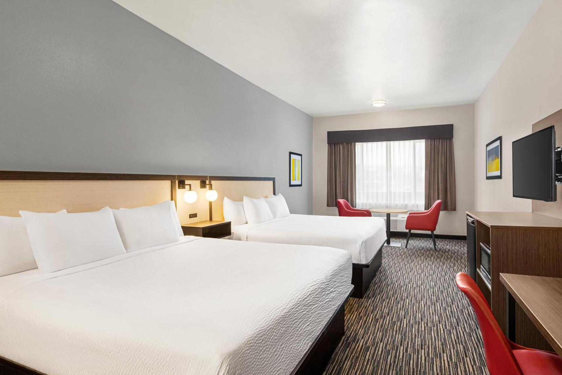 Ramada by Wyndham Marina photo 66