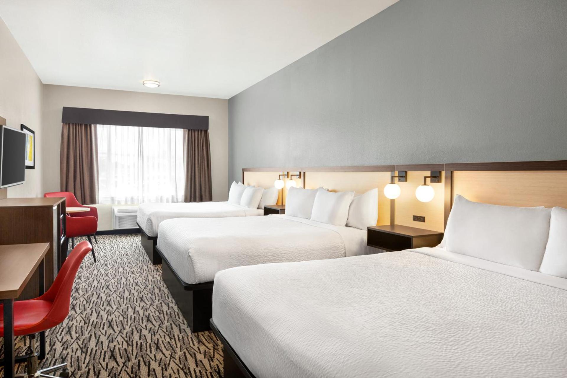 Ramada by Wyndham Marina photo 72