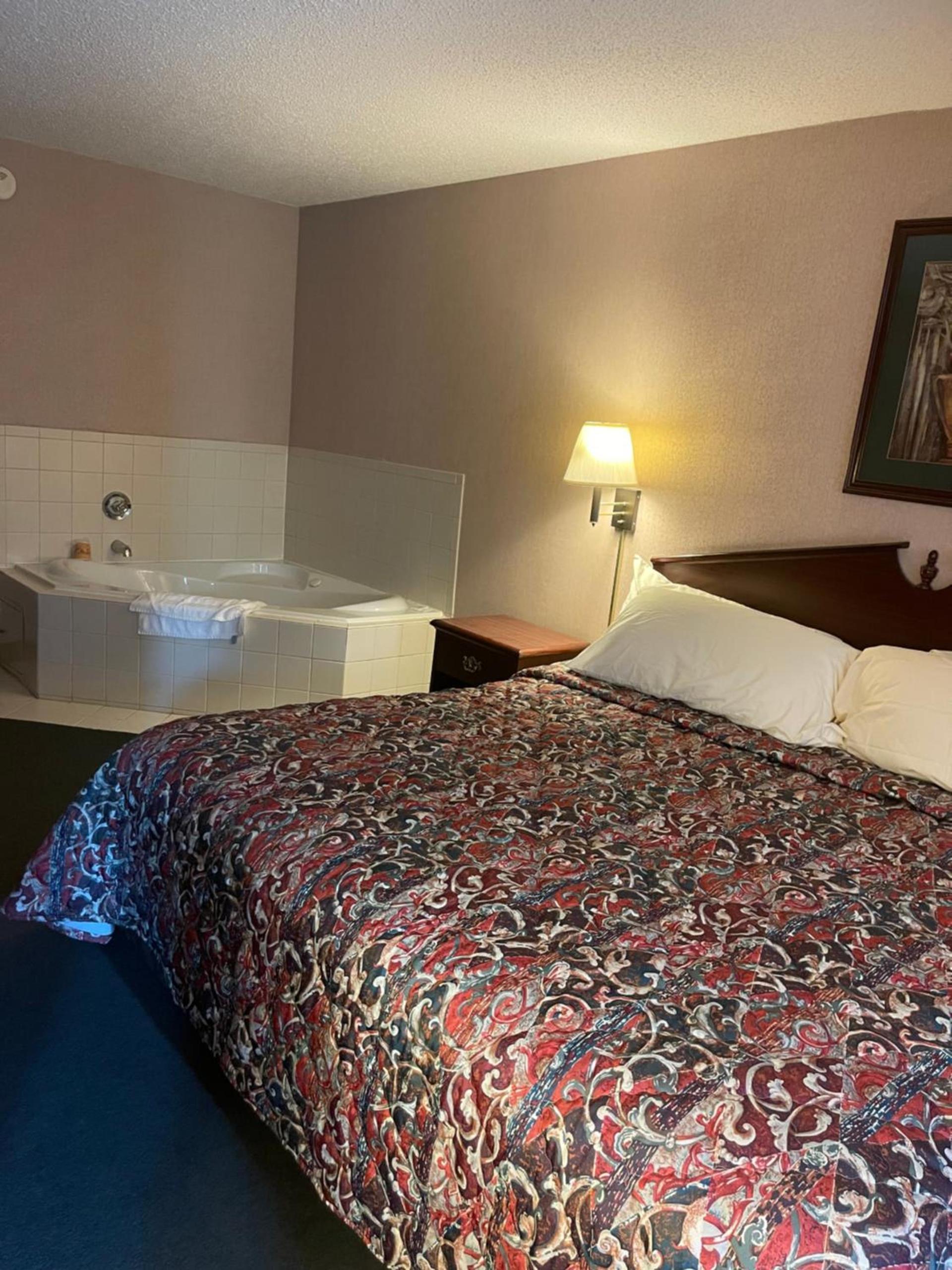 OYO Hotel East Macon I-75 photo 12