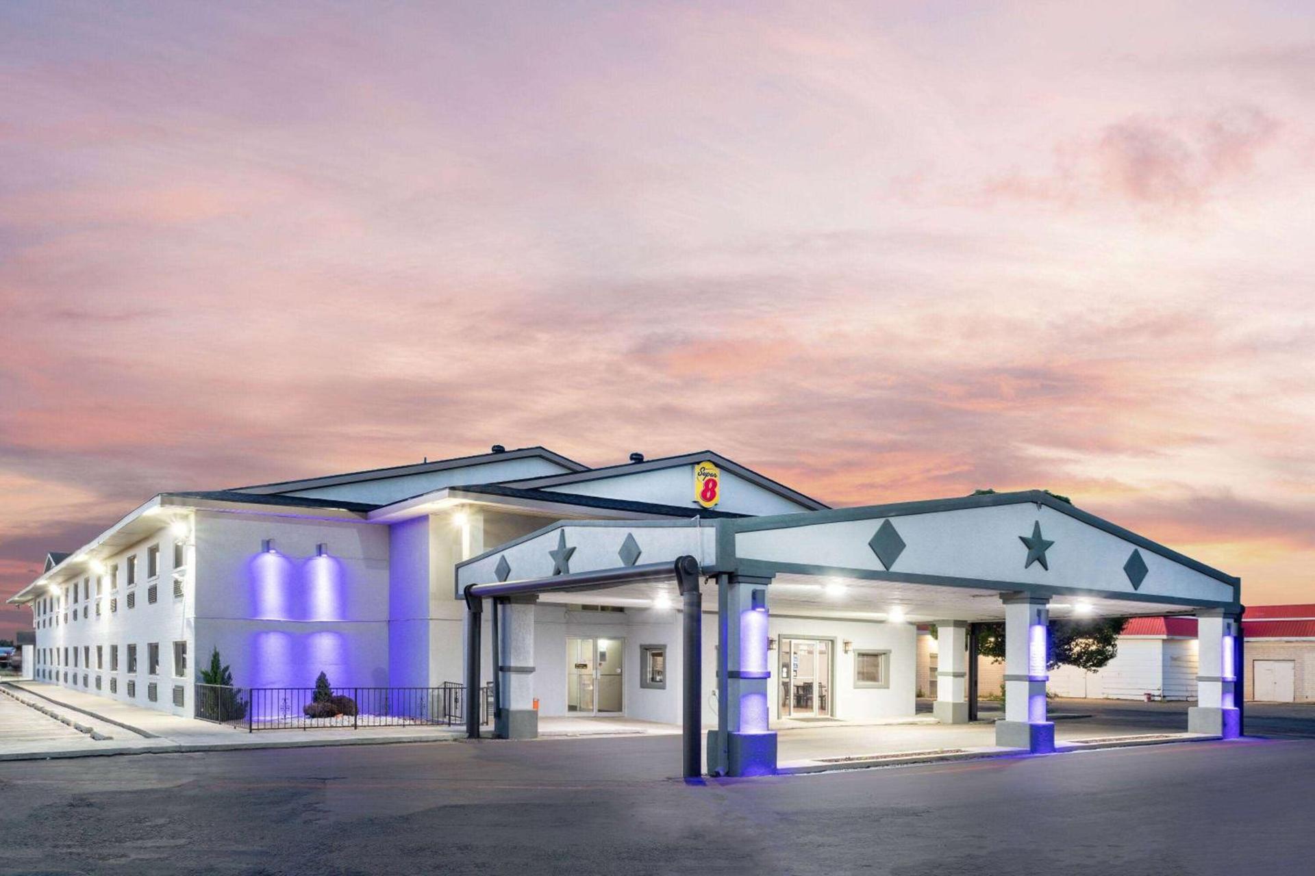 Super 8 by Wyndham Amarillo Central TX photo 1