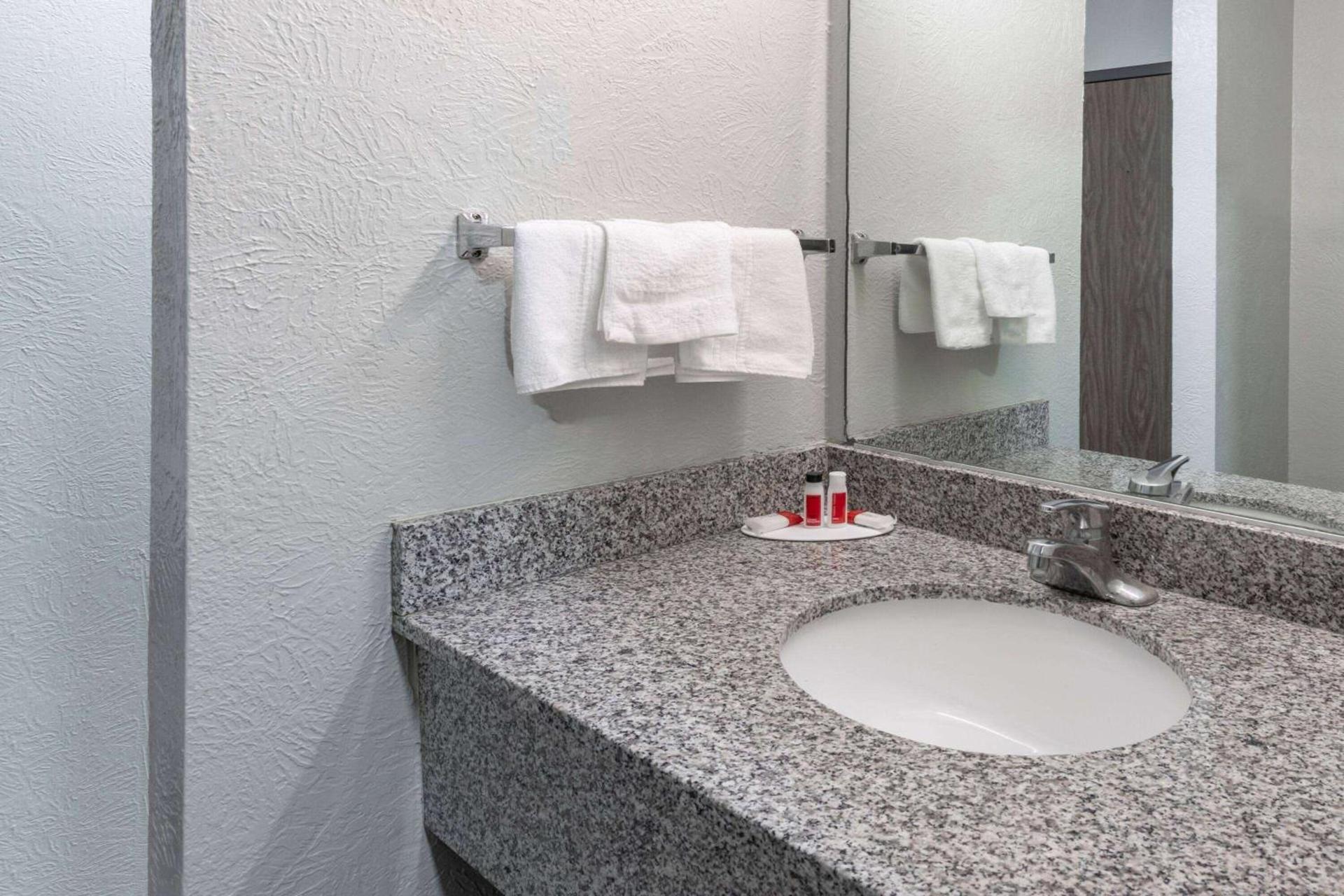 Super 8 by Wyndham Amarillo Central TX photo 27
