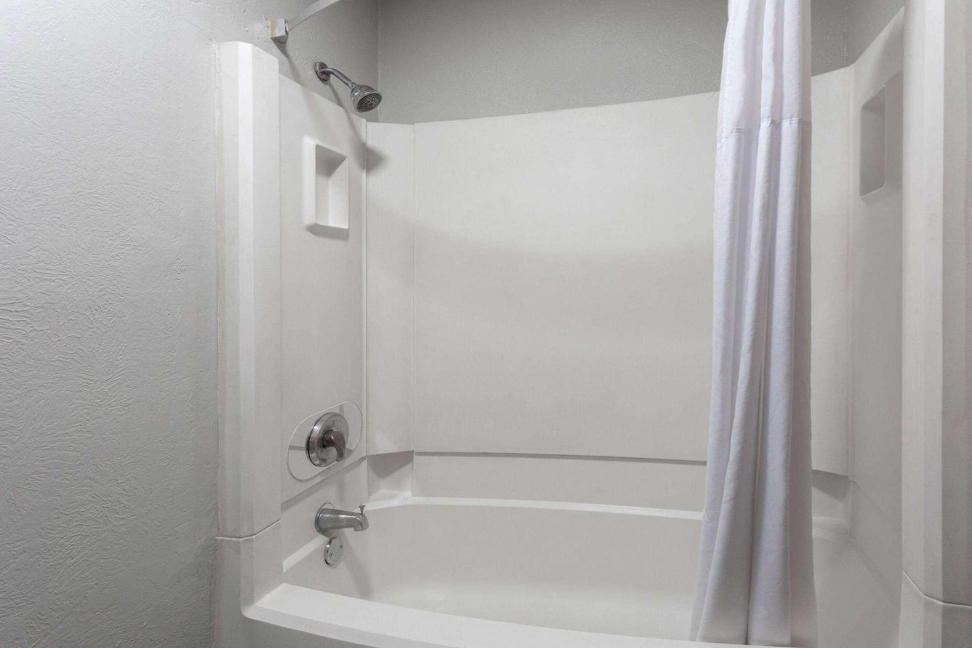 Super 8 by Wyndham Amarillo Central TX photo 28