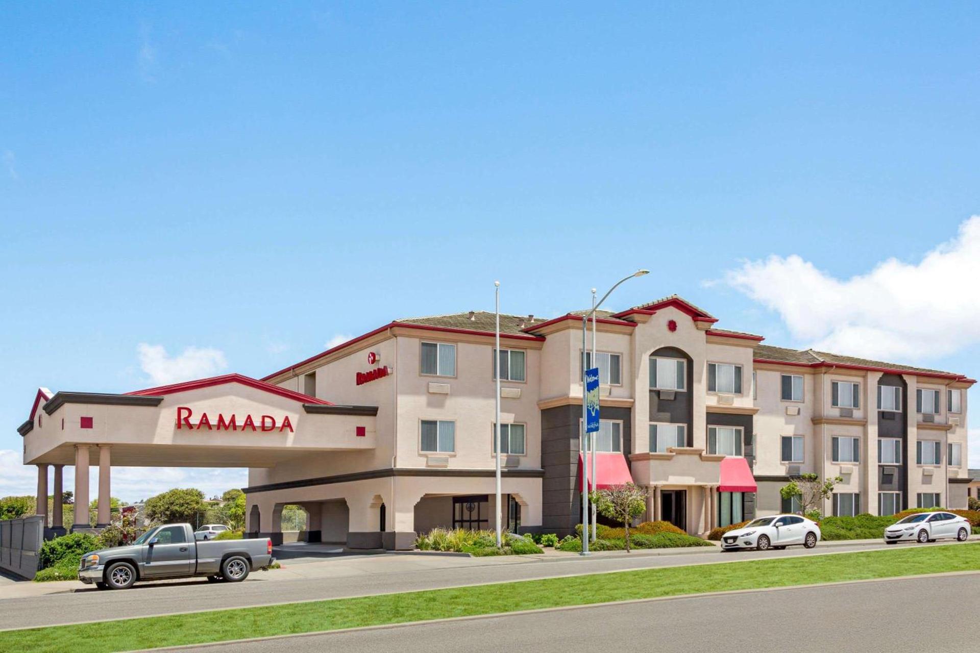 Ramada by Wyndham Marina photo 2